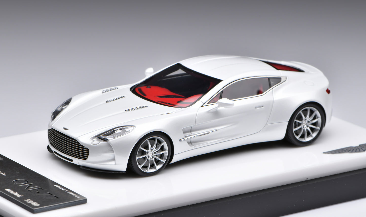 1:43 Figart Aston Martin ONE-77 Morning Frost White