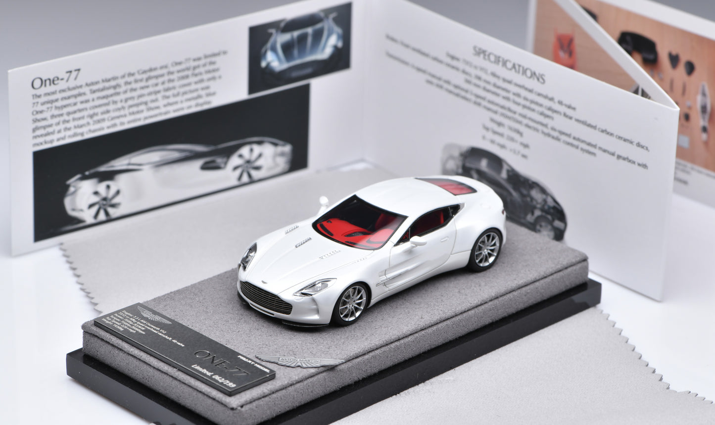 1:64 Figart Aston Martini ONE-77 Mako Blue