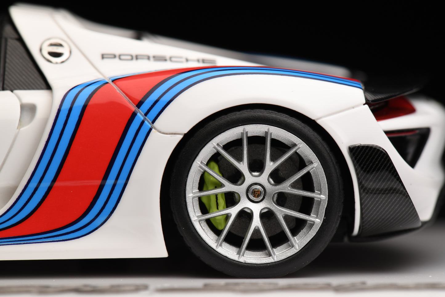 1:43 MakeUp Porsche 918 Spyder Weissach Package 2011 Martini Stripe EM569A