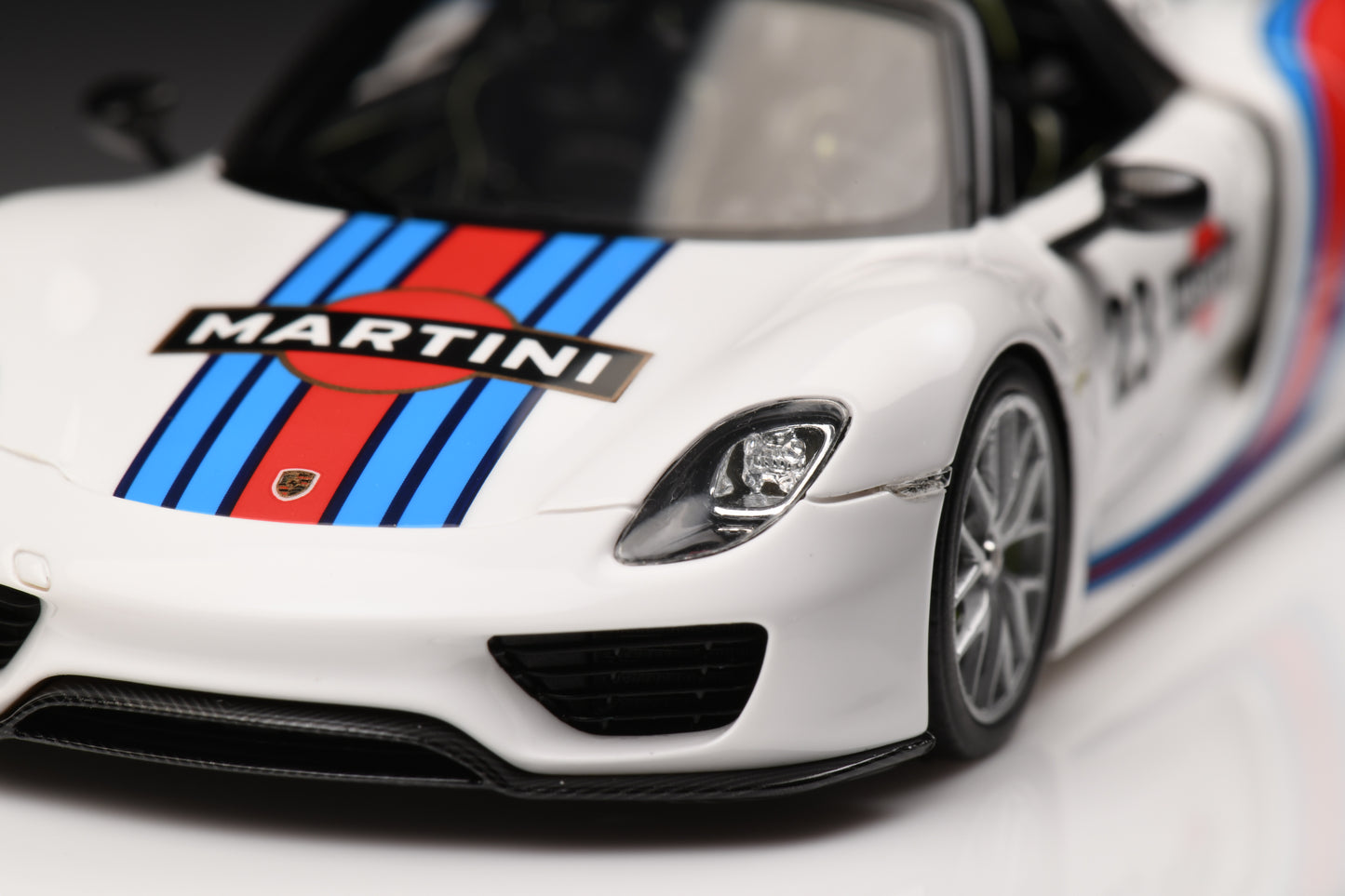 1:43 MakeUp Porsche 918 Spyder Weissach Package 2011 Martini Stripe EM569A