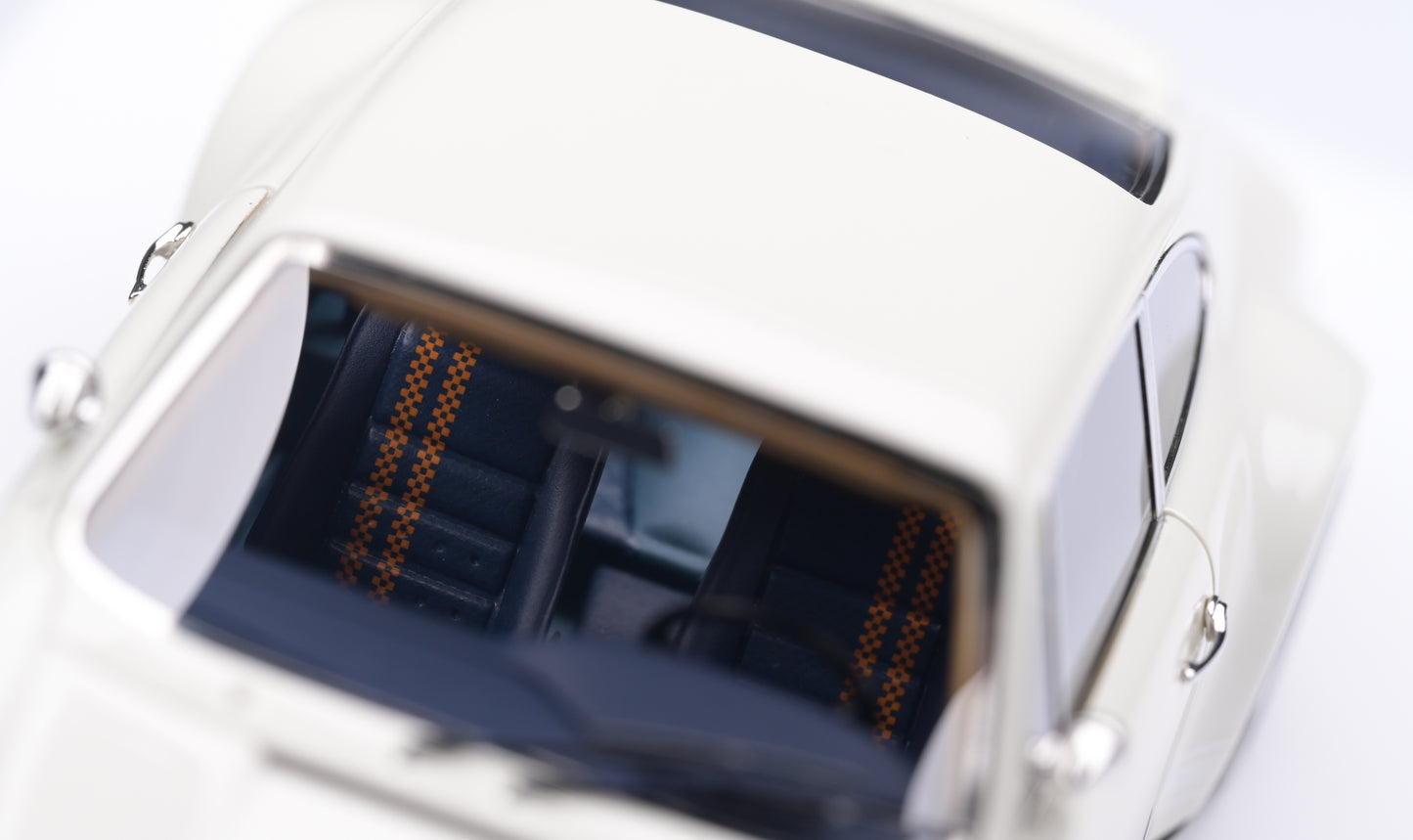 1:43 MakeUp Porsche Singer(964) Ivory White VM111S
