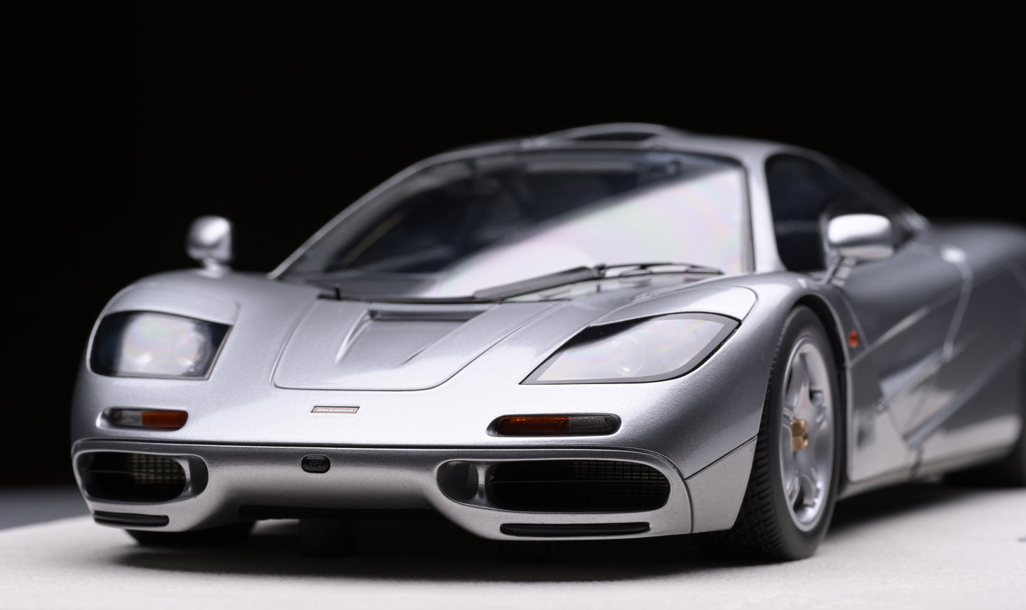 1:18 MakeUp McLaren F1 Road Car Magnesium Silver EML073A