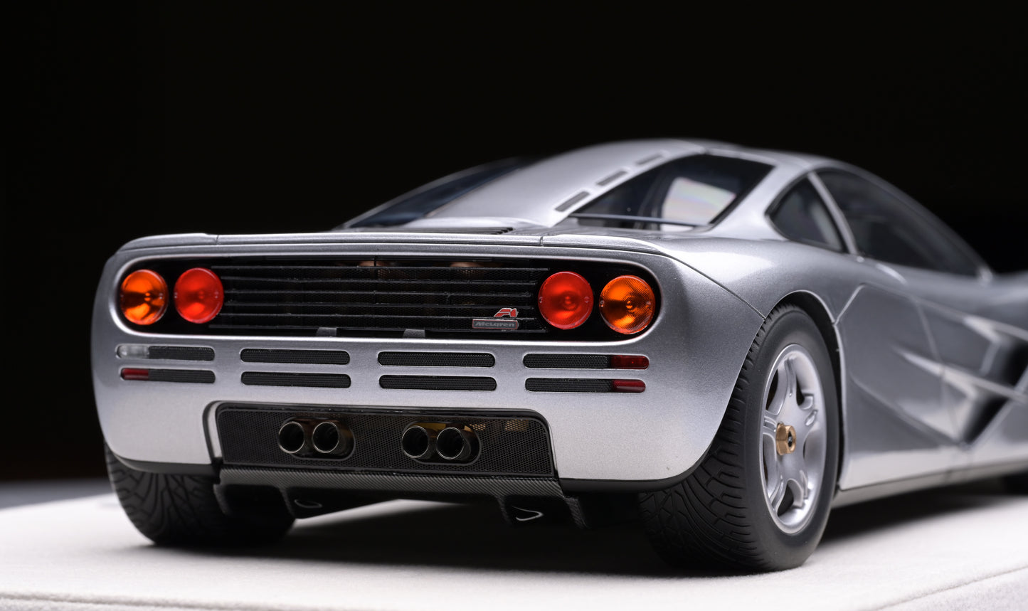 1:18 MakeUp McLaren F1 Road Car Magnesium Silver EML073A