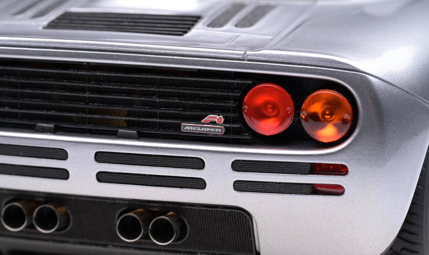 1:18 MakeUp McLaren F1 Road Car Magnesium Silver EML073A