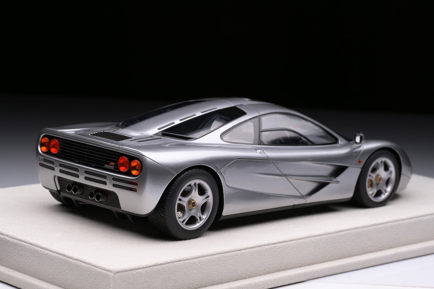 1:18 MakeUp McLaren F1 Road Car Magnesium Silver EML073A