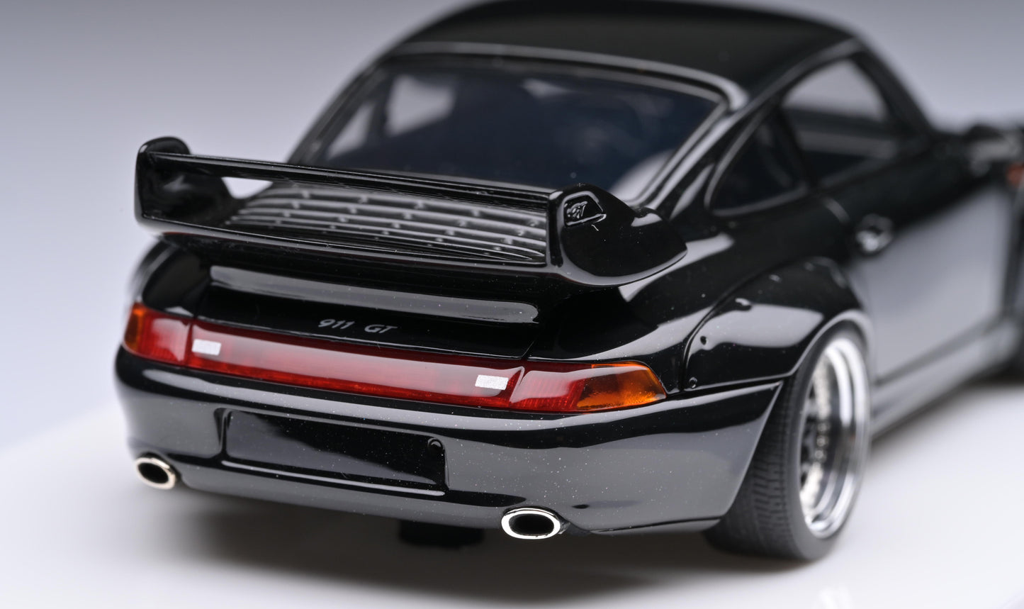 1:43 MakeUp Porsche 911 993 GT2 Street Black Metallic VM114J