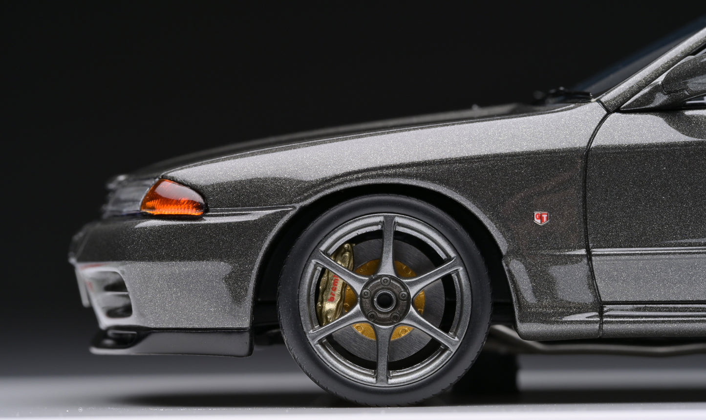 1:43 MakeUp Nissan Skyline GT-R R32 by Hiroshi Tamura Gun Gray Metallic EM784
