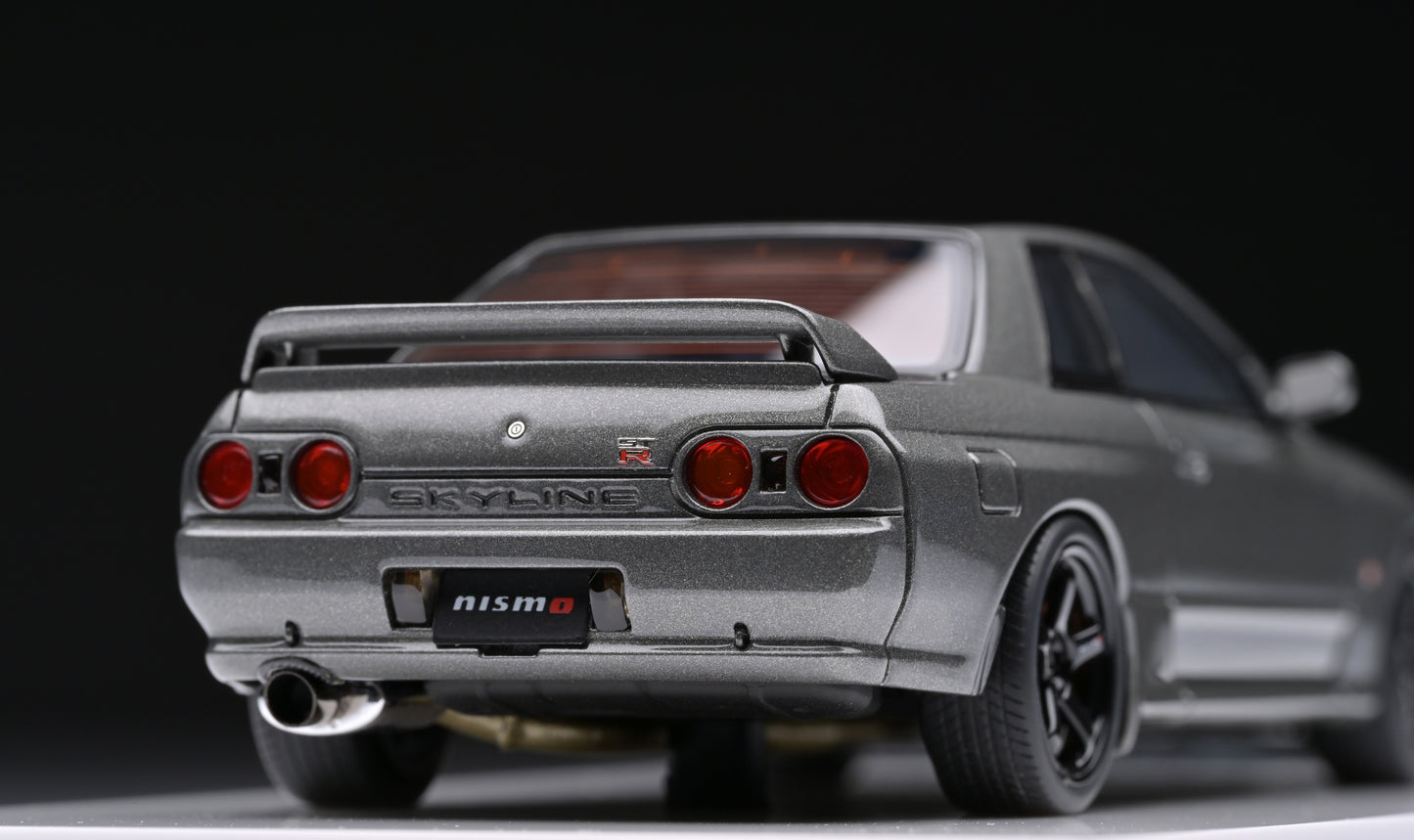 1:43 MakeUp Nissan Skyline GT-R NISMO BNR32 CRS Version Dark Metal Gray EM79