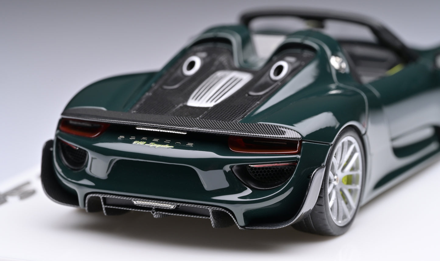 1:43 MakeUp Porsche 918 Spyder Weissach Package Brewster Green EM569G