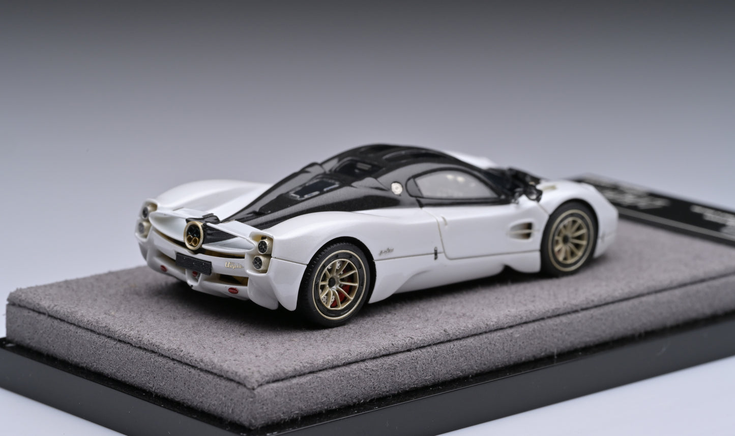 1:64 Figart Pagani Utopia Bianco Benny LG64001F