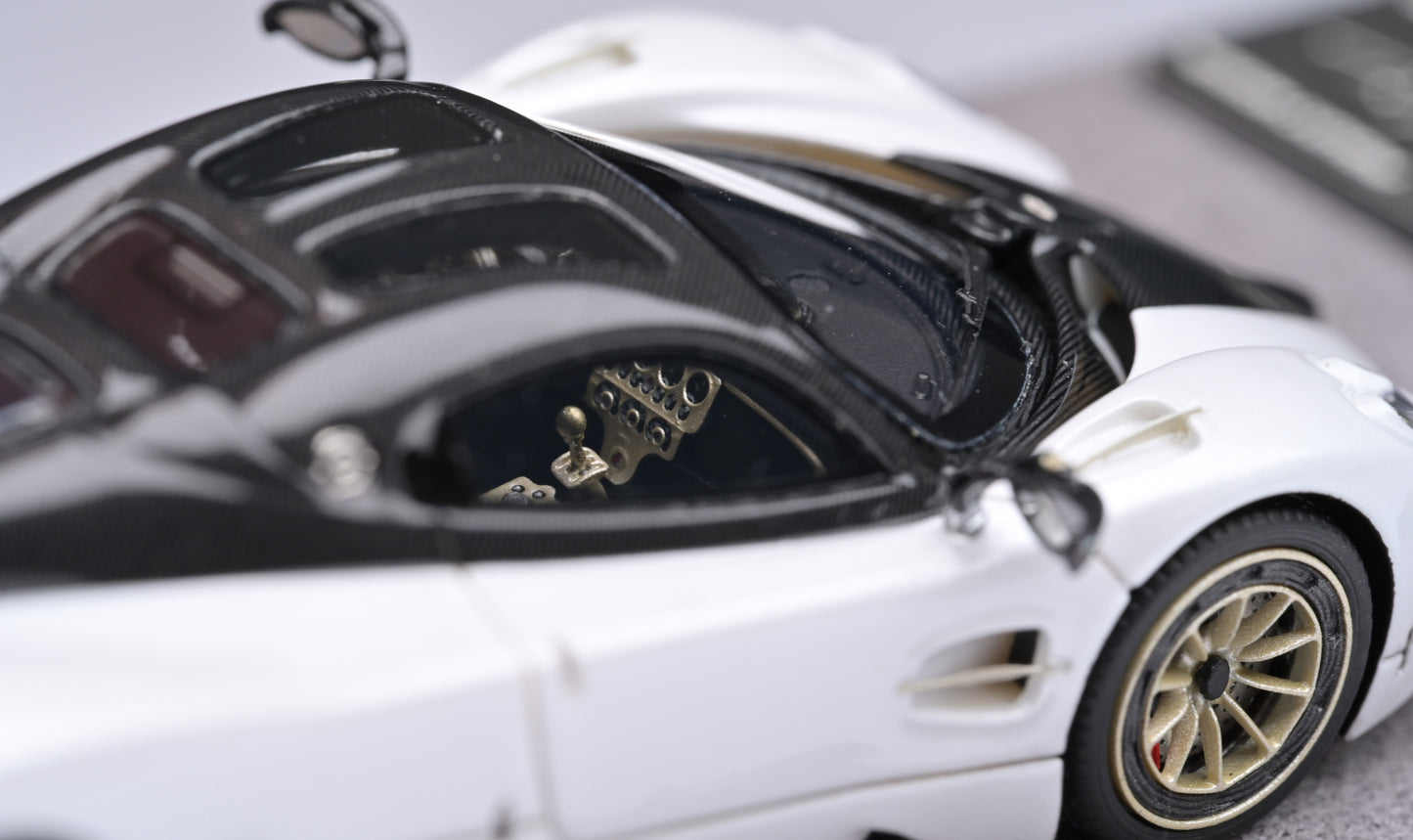 1:64 Figart Pagani Utopia Bianco Benny LG64001F