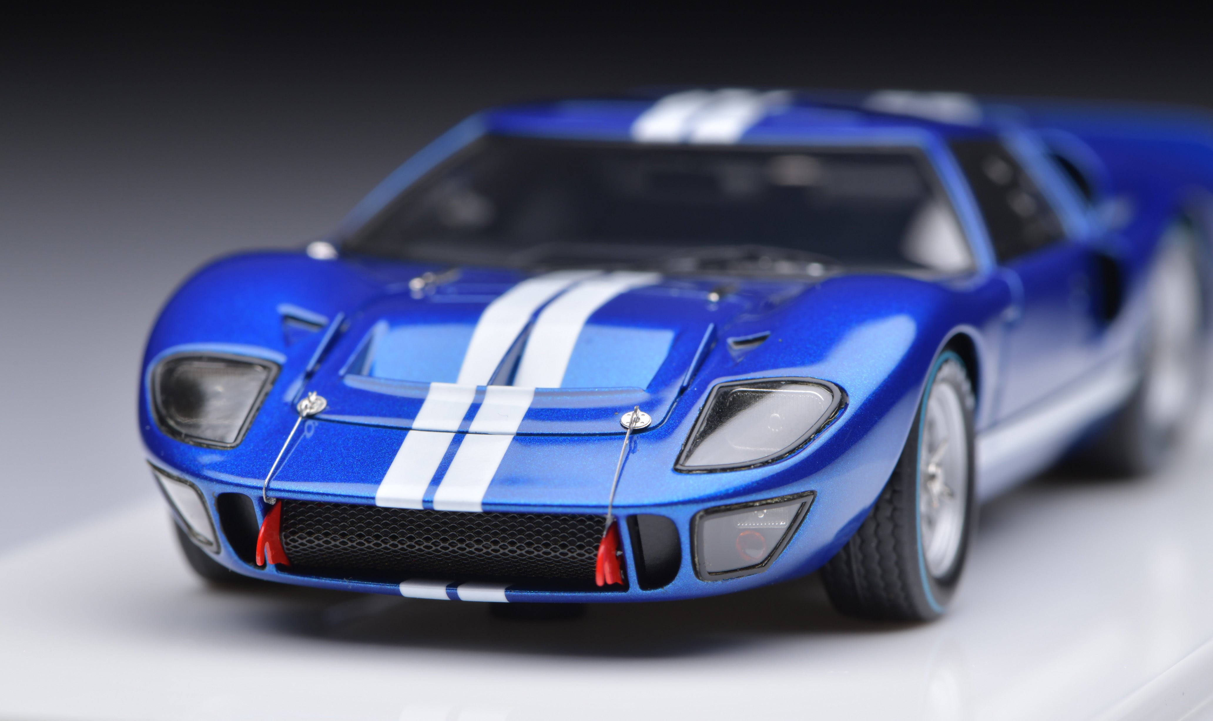 1:43 MakeUp Ford GT40 Mk.II.street EM478A – Venom Model