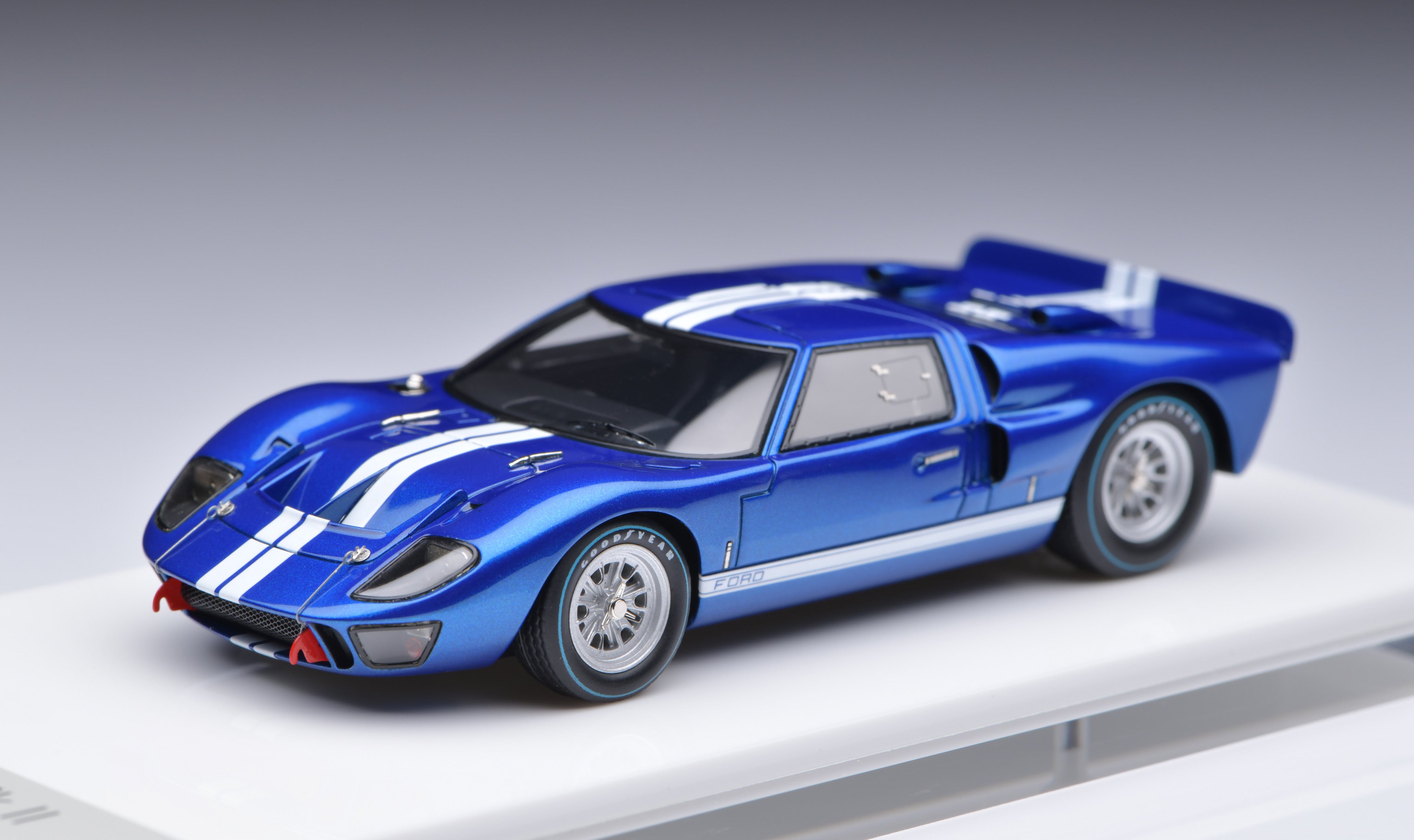1:43 MakeUp Ford GT40 Mk.II.street EM478A – Venom Model