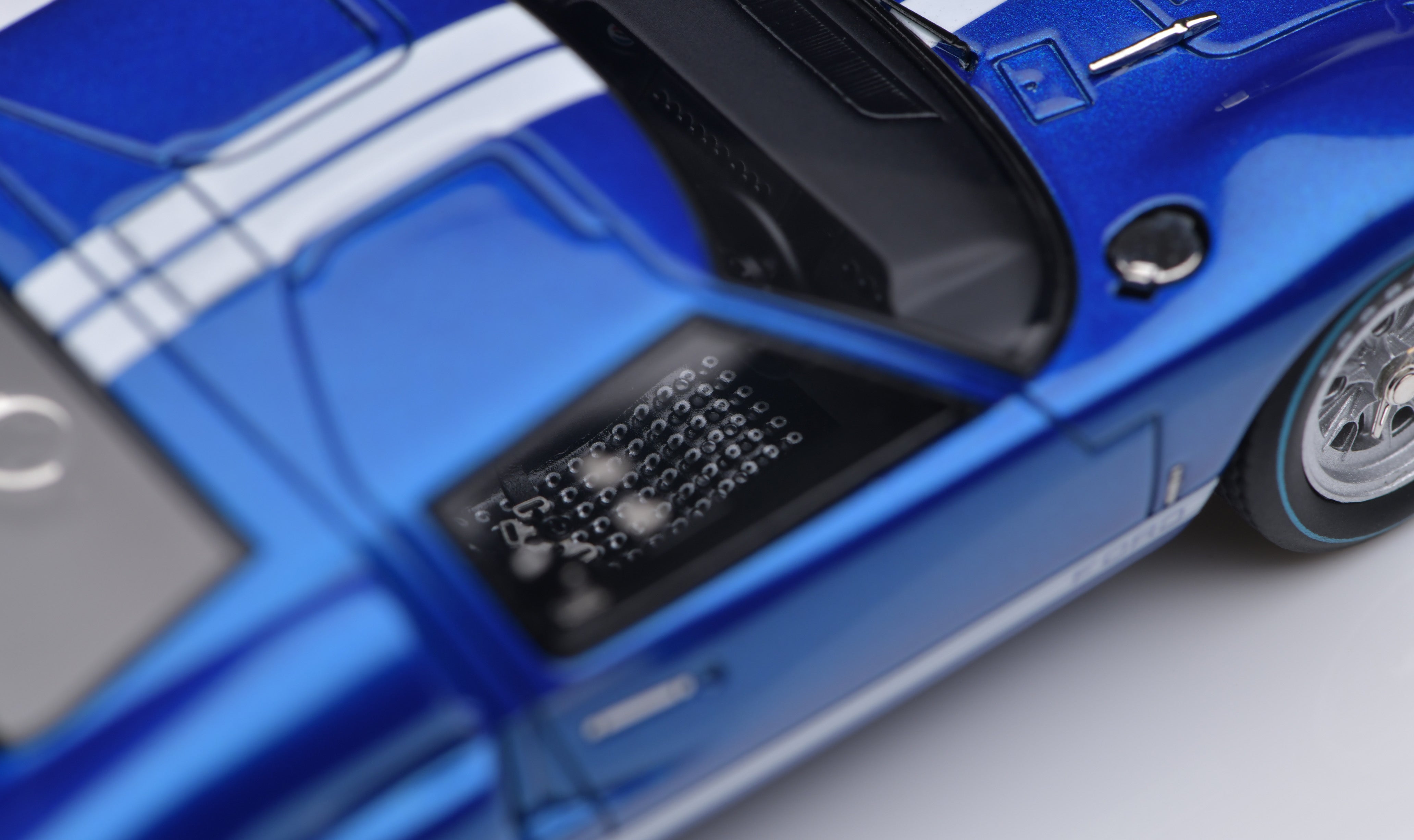 1:43 MakeUp Ford GT40 Mk.II.street EM478A – Venom Model