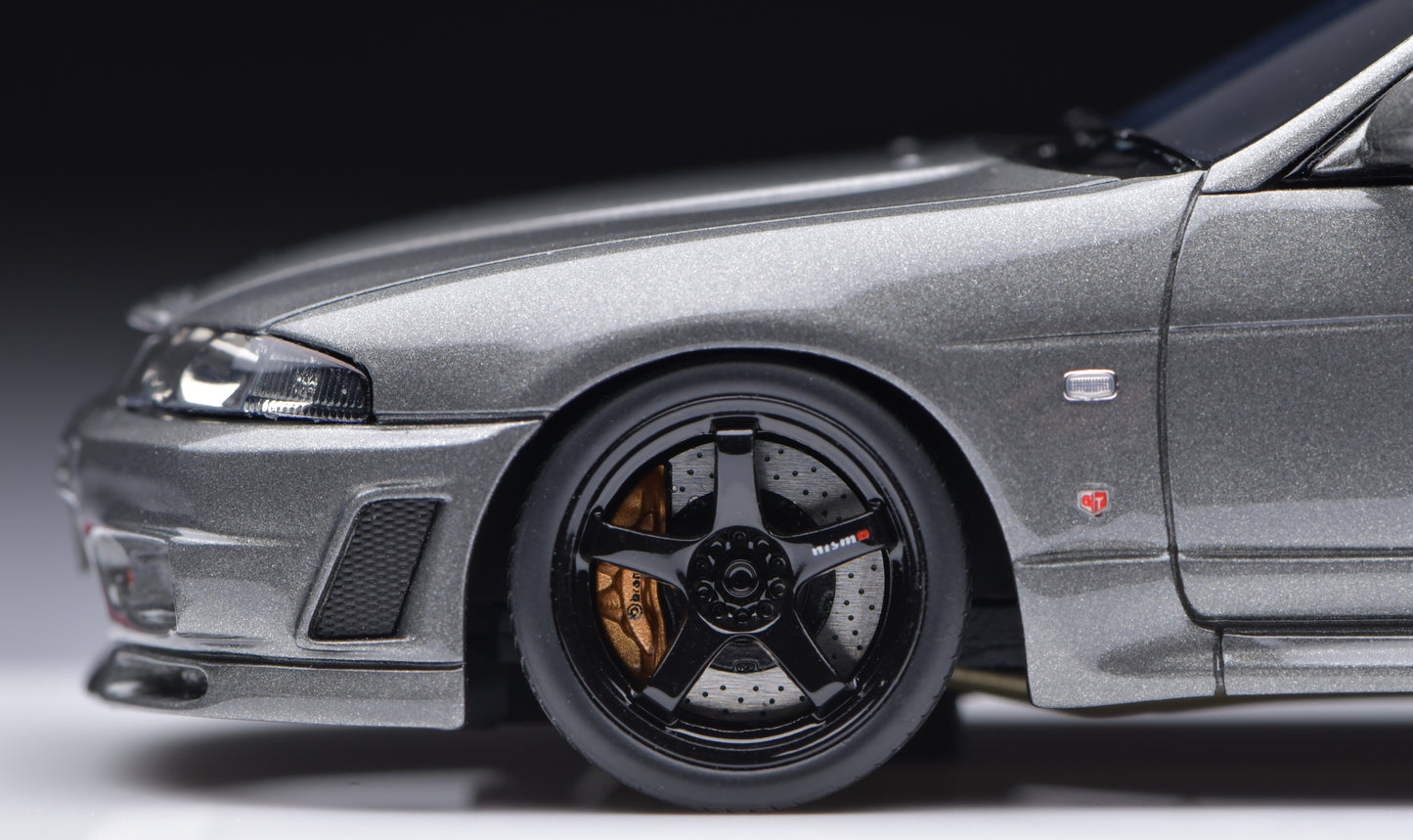 1:43 MakeUp Nissan Skyline GT-R(NISMO BCNR33 CRS Version)2022 EM770