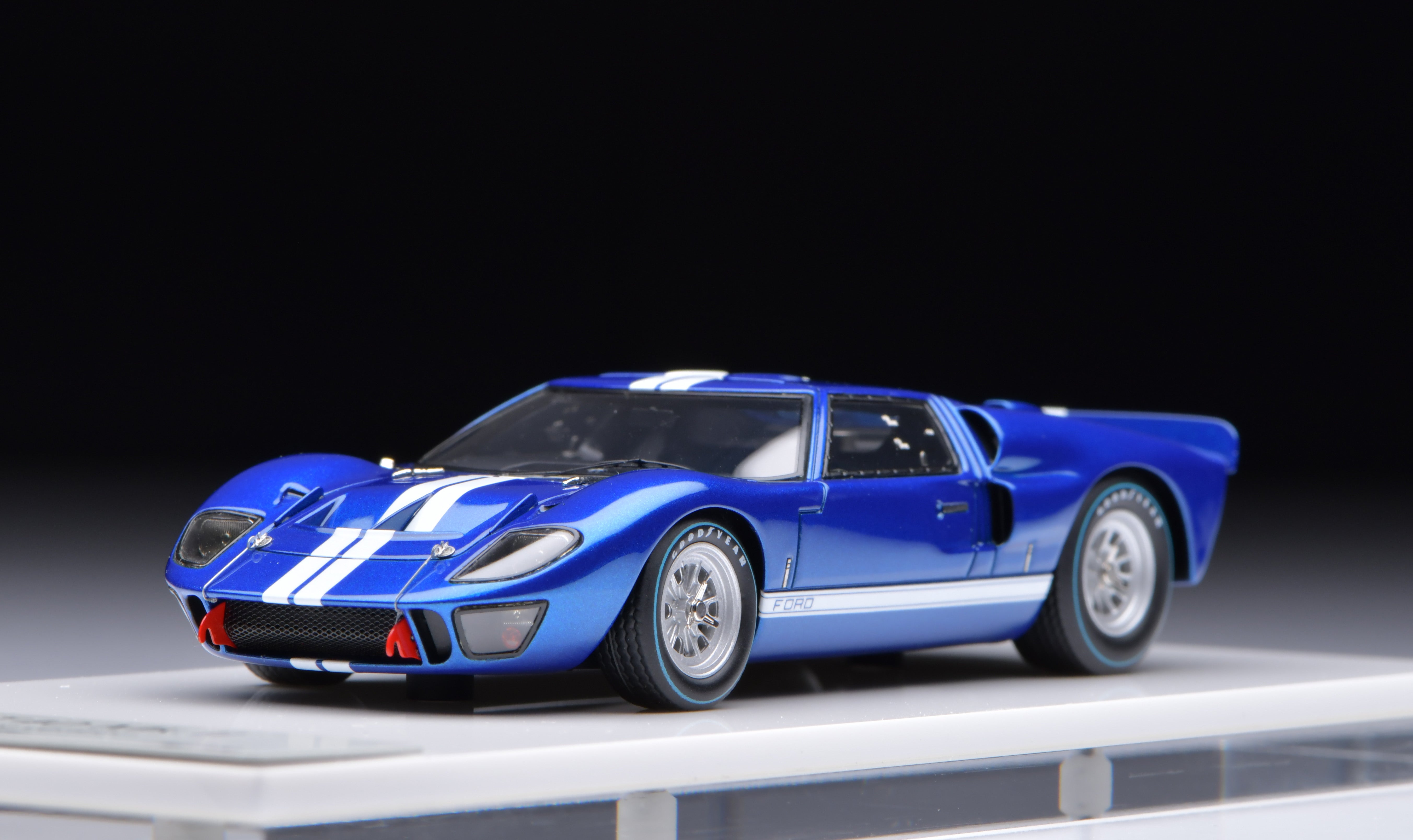 メイクアップ　1/43 GT Mk.II 1966 EM301B フォード 1:43 MakeUp Ford GT40 Mk.II.street EM478A – Venom Model