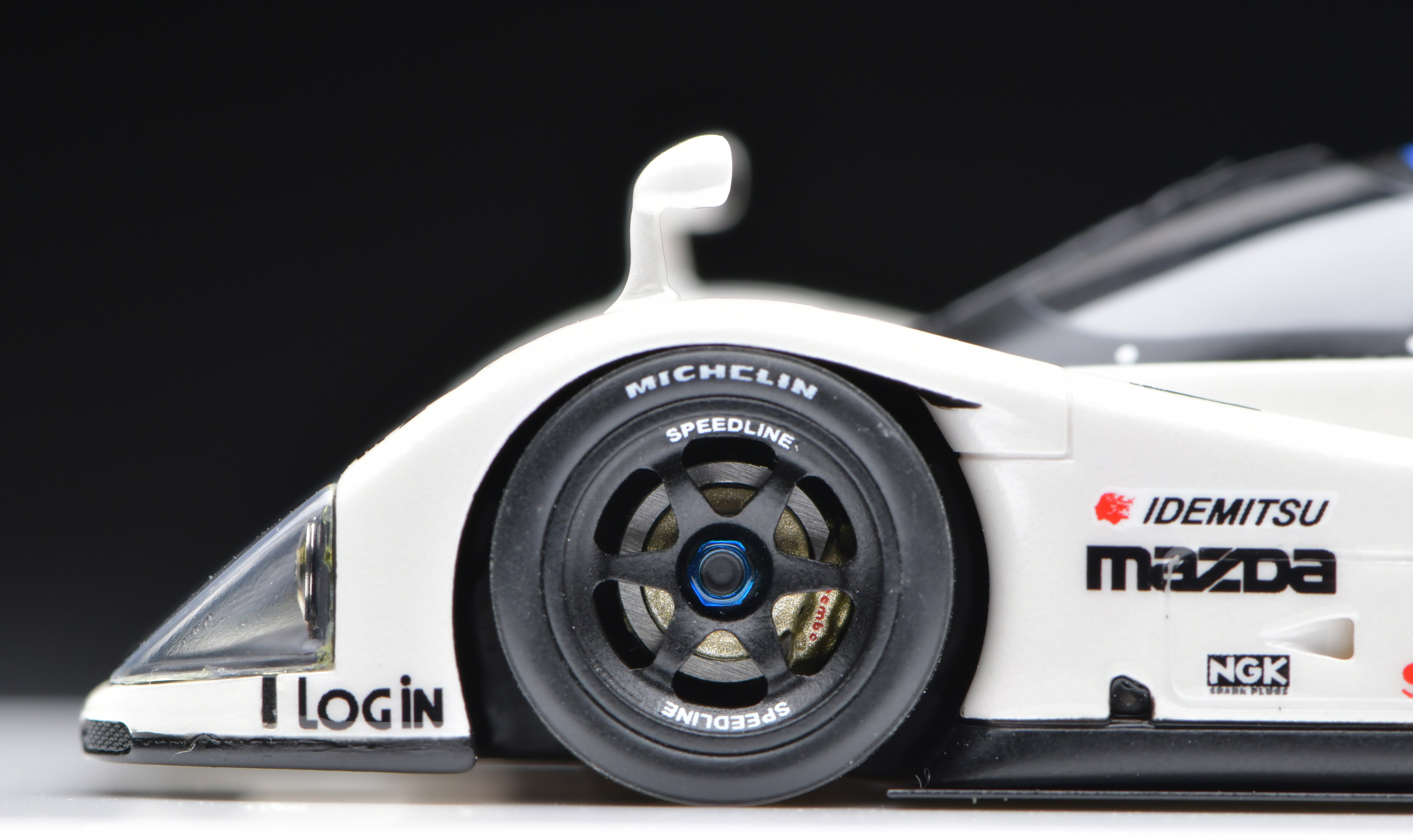 1:43 MakeUp Mazda MXR-01