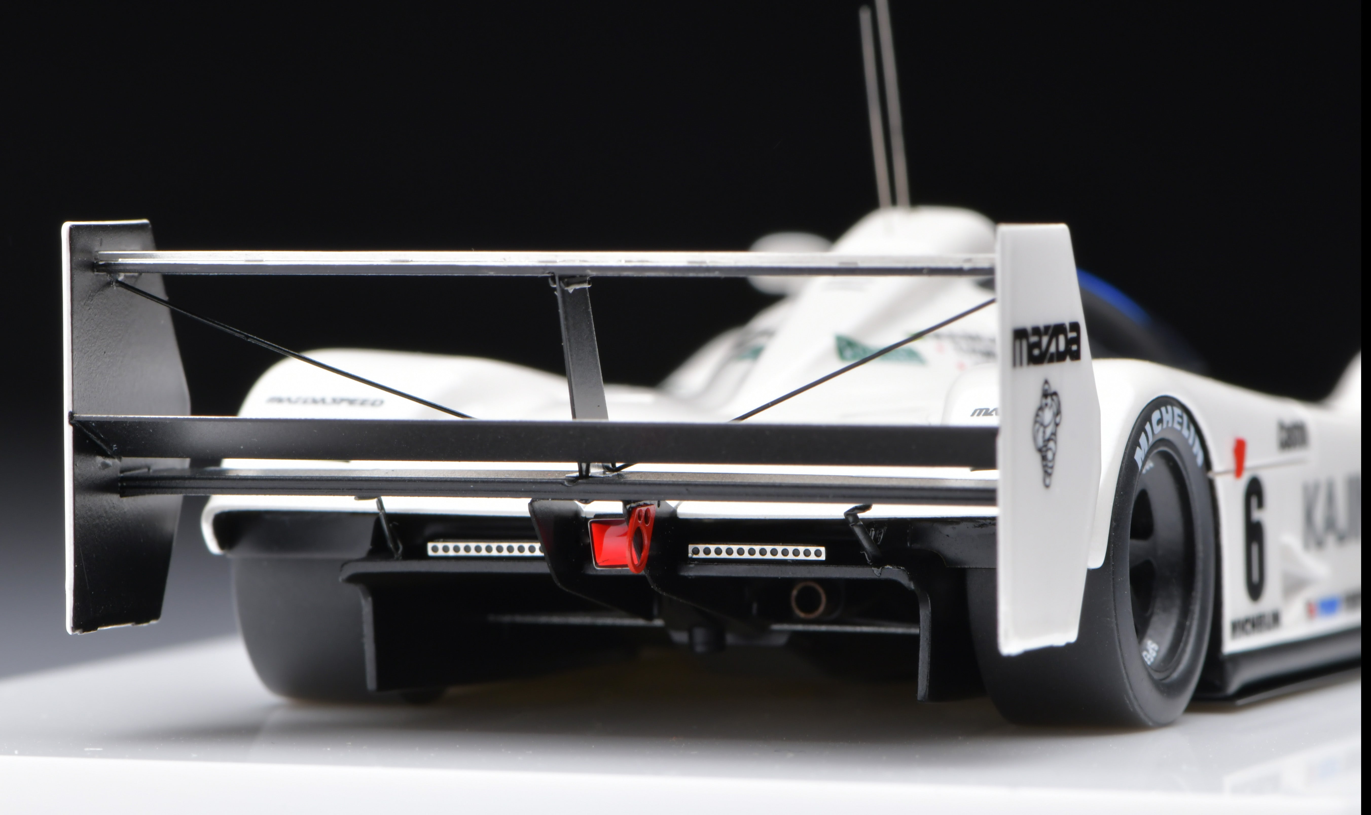 1:43 MakeUp Mazda MXR-01