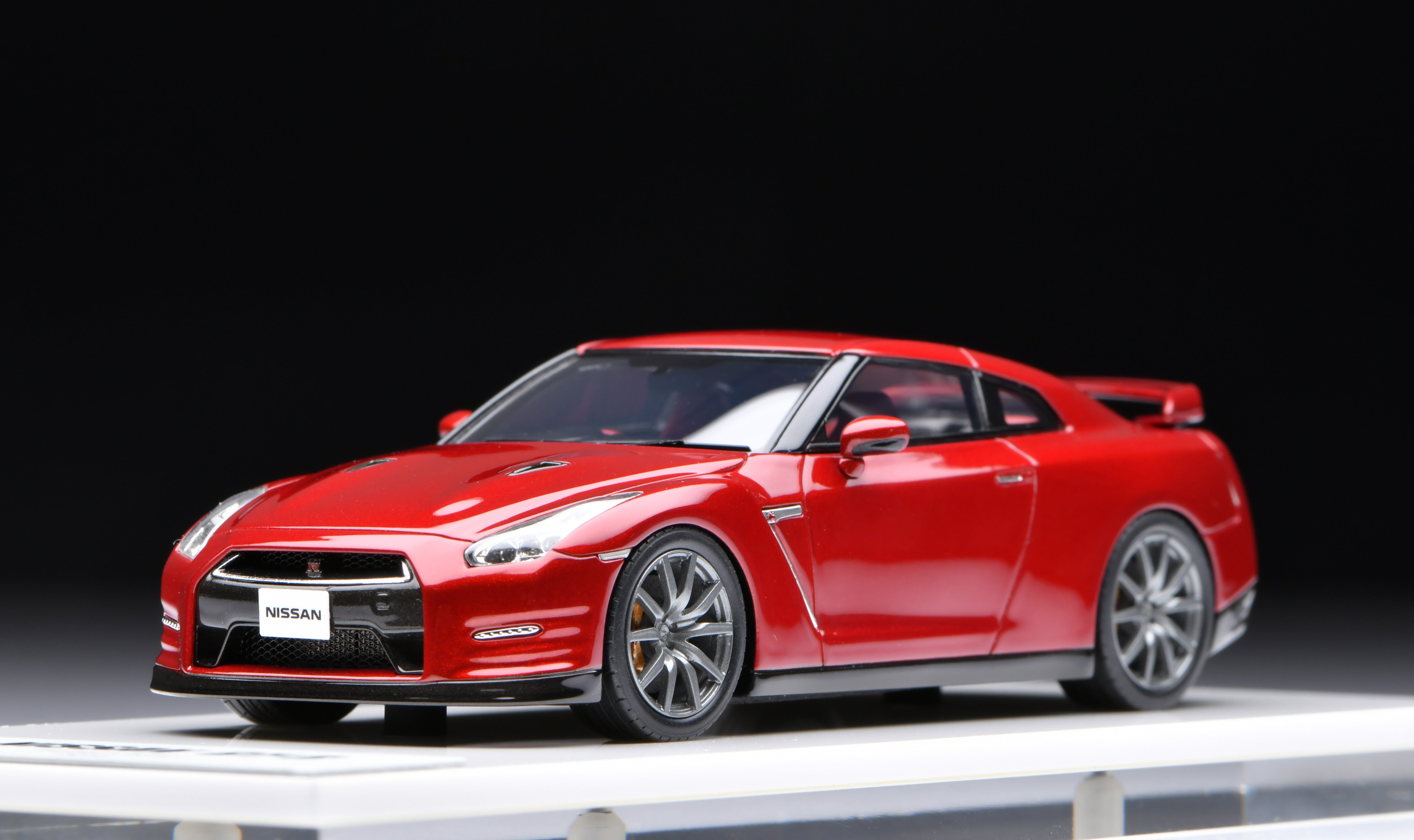 Venom R35 1:43 MakeUp Nissan GT-R R35 2014(Premium Edition) EM414A – Venom Model