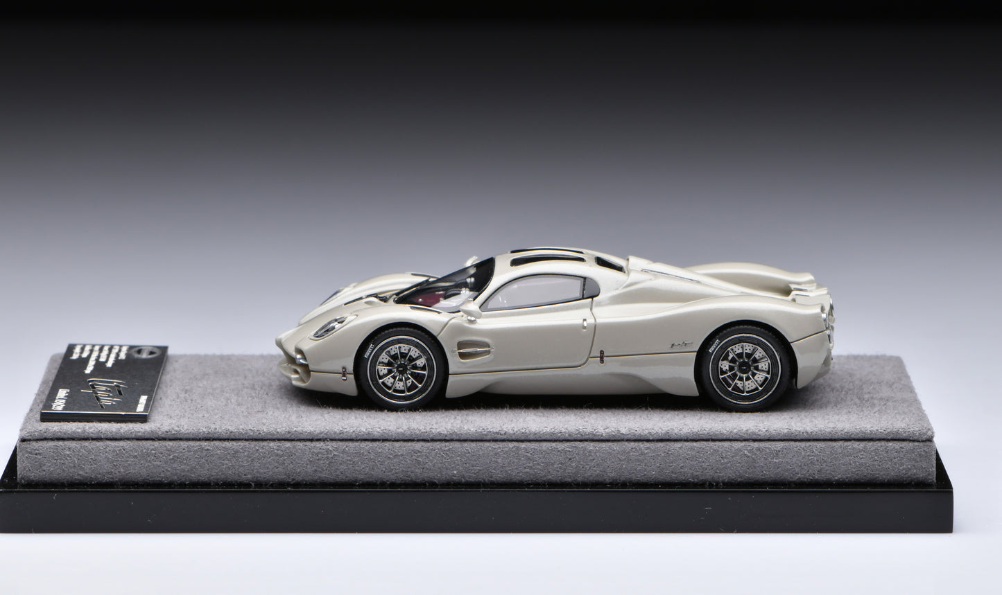 1:64 Figart Pagani Utopia Grigio Riascimento LG64001A