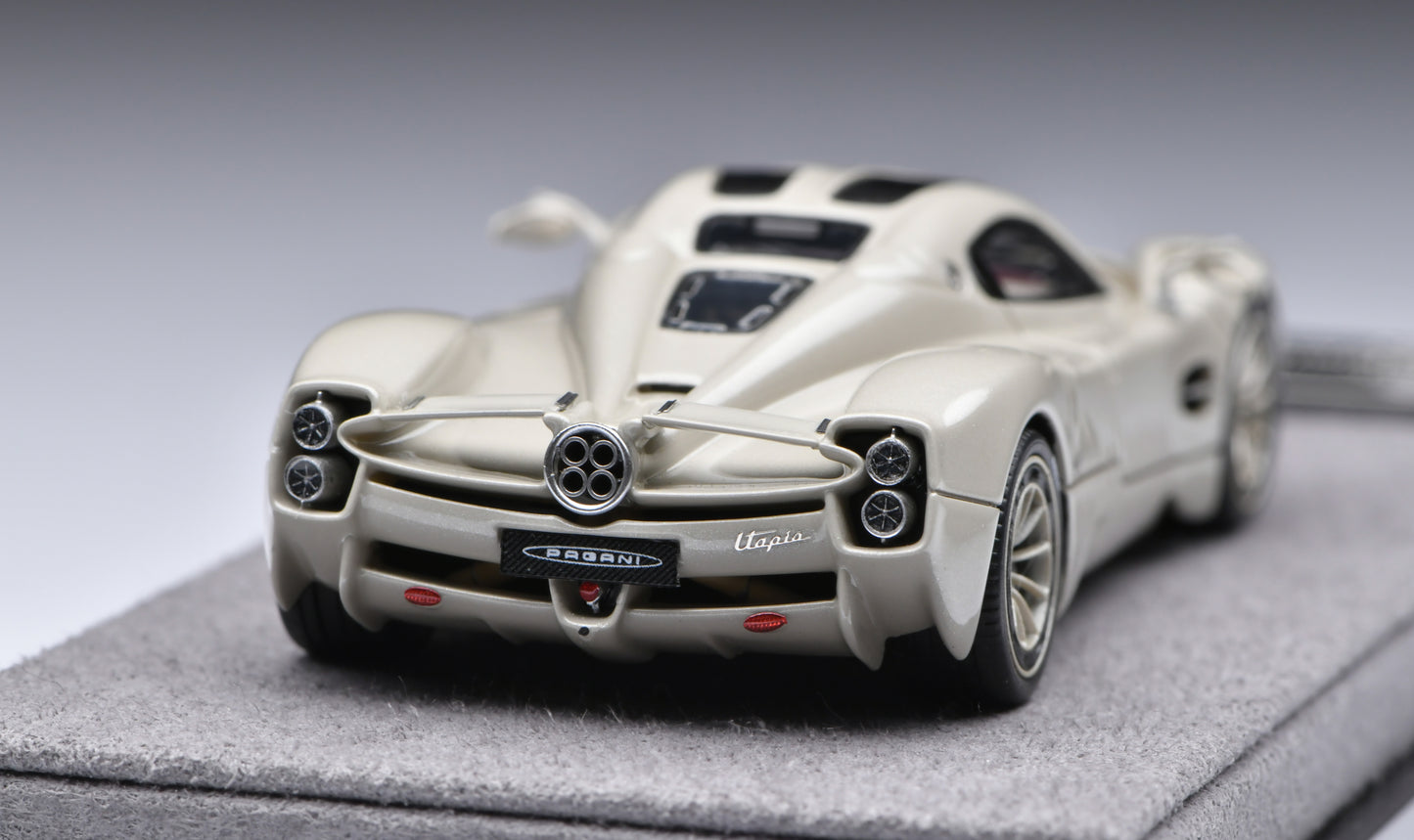 1:64 Figart Pagani Utopia Grigio Riascimento LG64001A