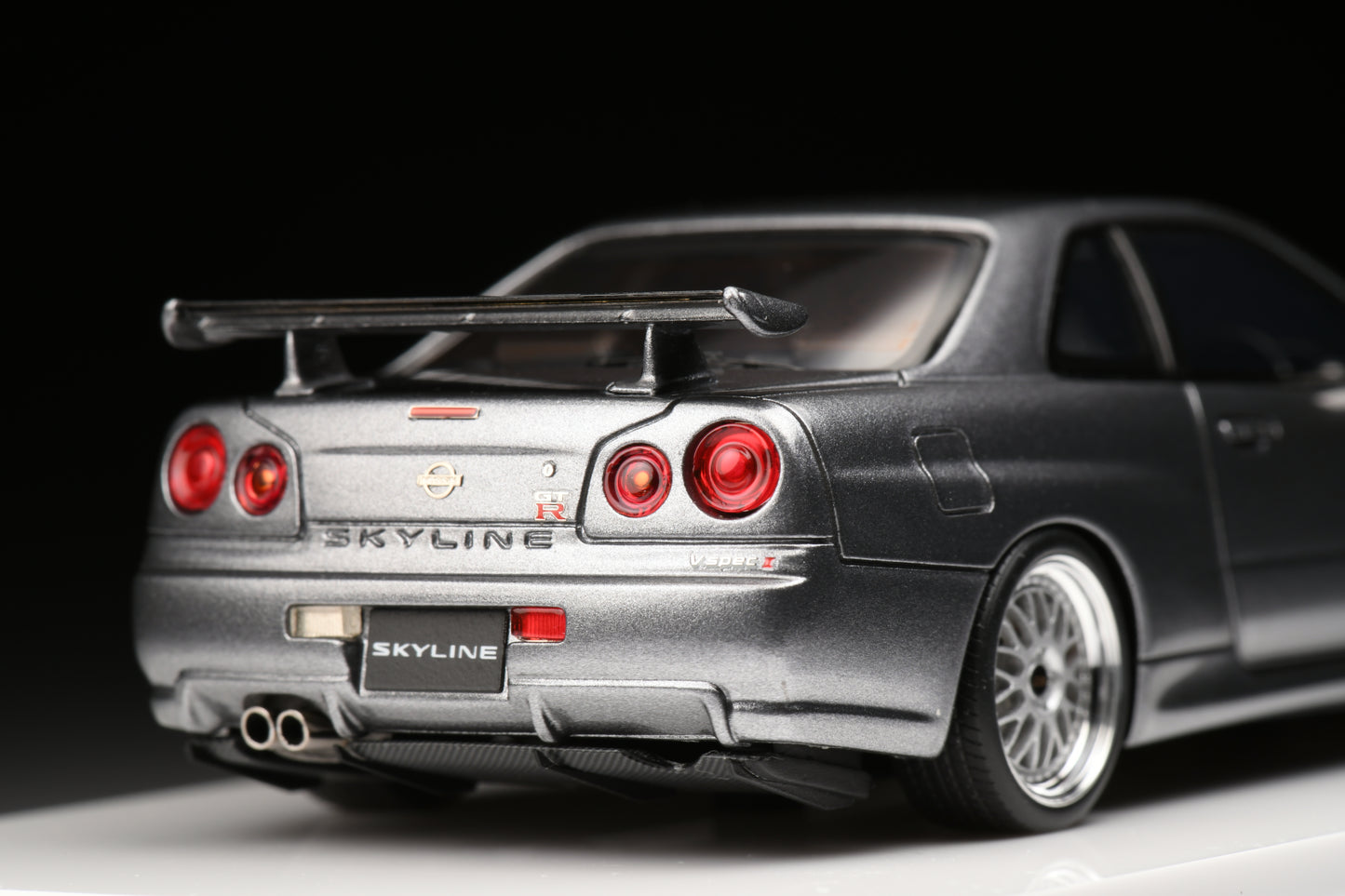 1:43 MakeUp Nissan Skyline GT-R (BNR34) V-spec II 2000 (BBS LM Wheel) EM509C