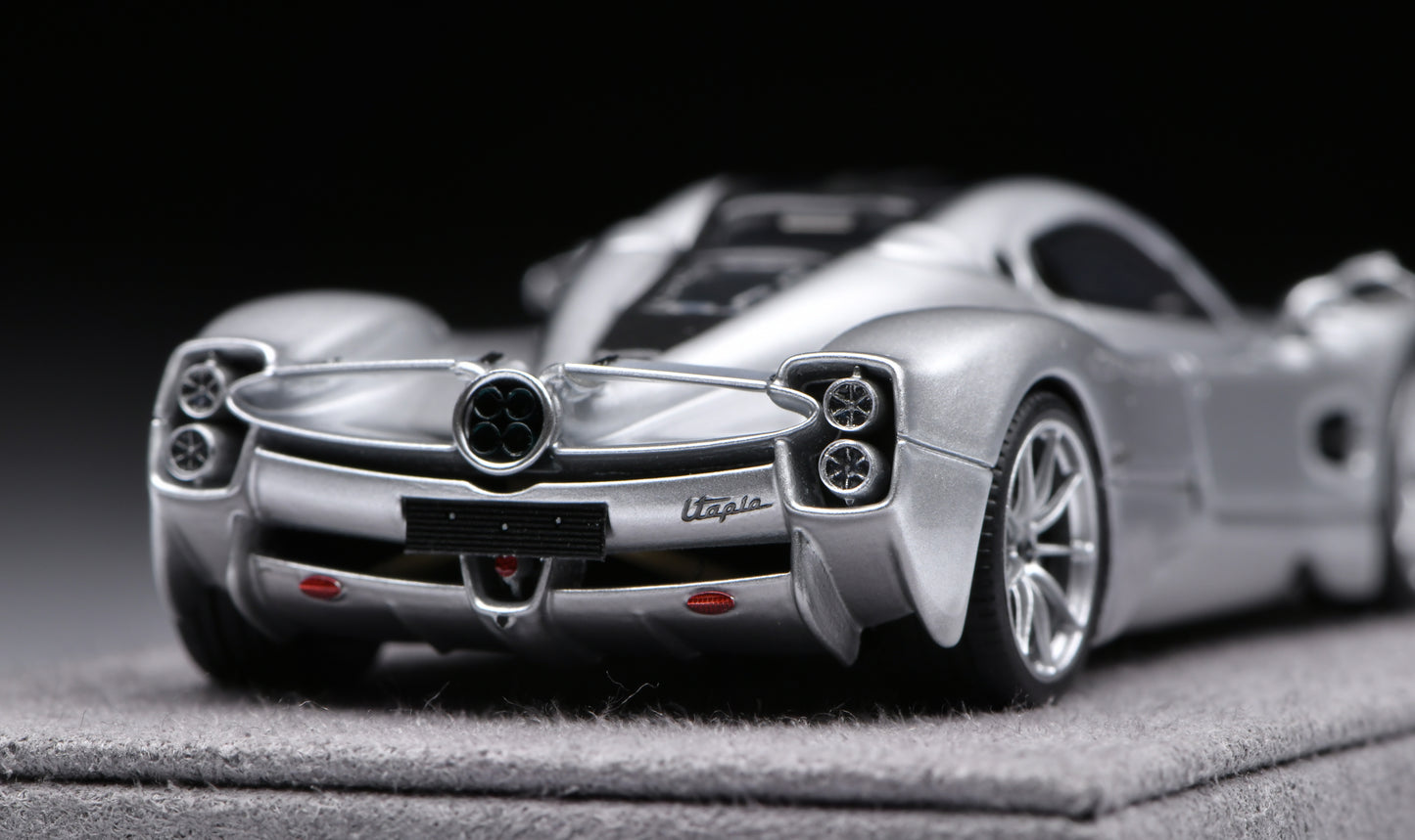1:64 Figart Pagani Utopia  Light Silver Metallic LG64001D