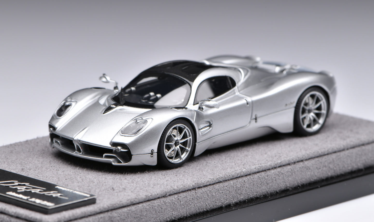 1:64 Figart Pagani Utopia  Light Silver Metallic LG64001D