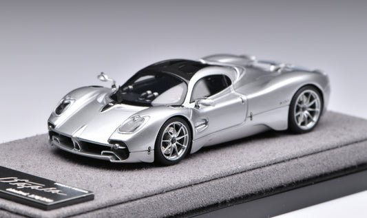 1:64 Figart Pagani Utopia  Light Silver Metallic LG64001D