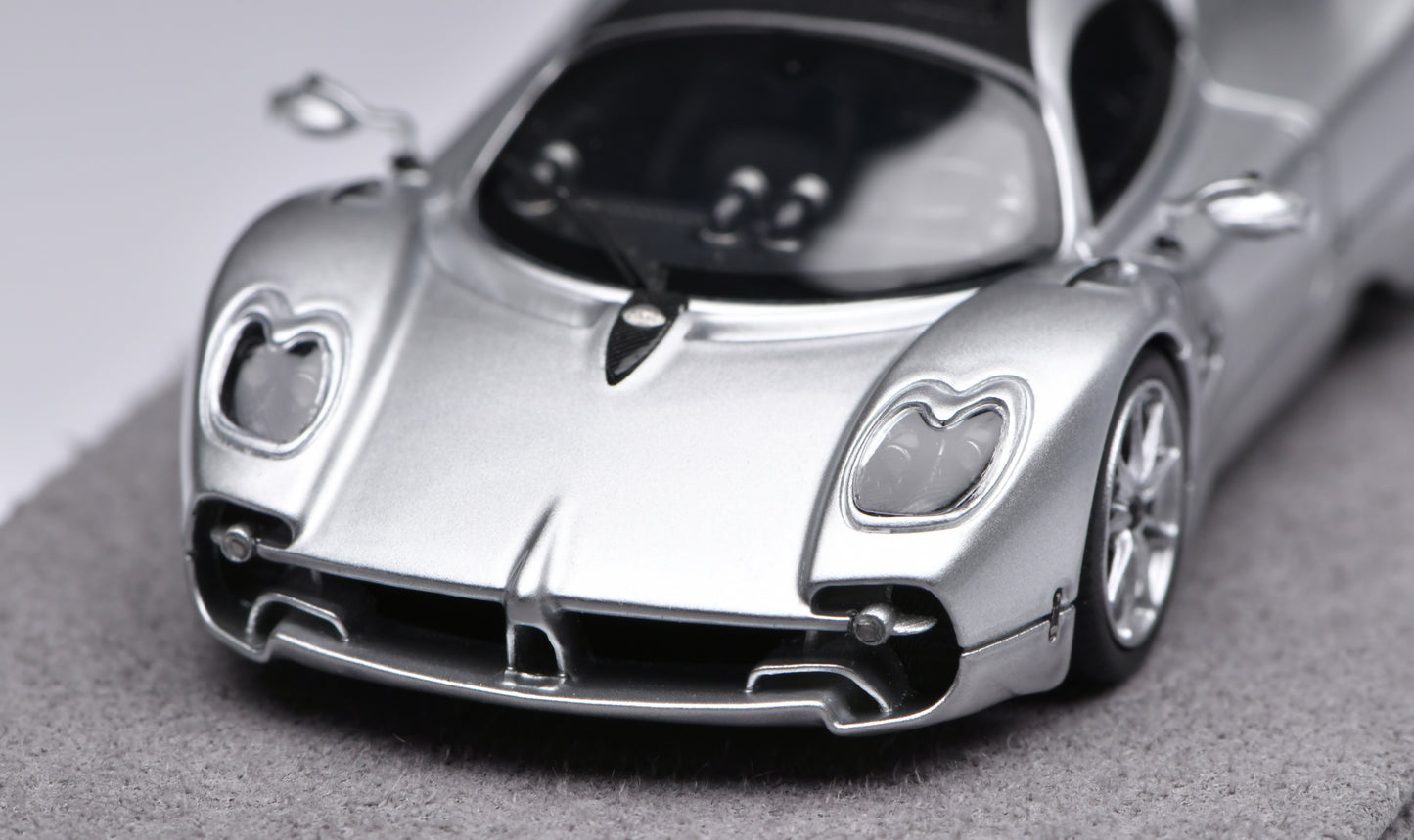 1:64 Figart Pagani Utopia  Light Silver Metallic LG64001D