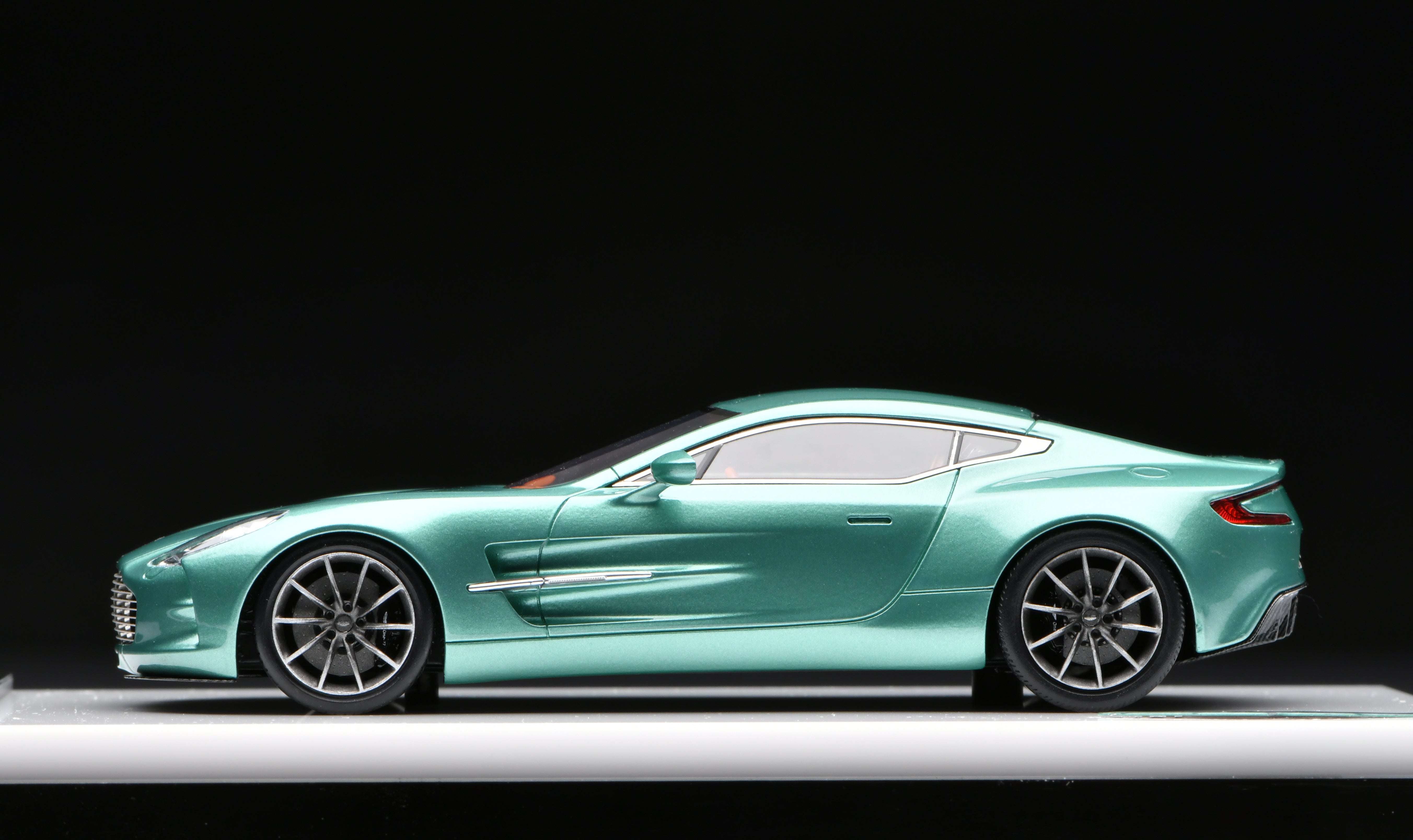 フィガートモデル 1/43 アストンマーティン ONE-77 1:43 Figart Aston Martin ONE-77 Green Pearl – Venom Model