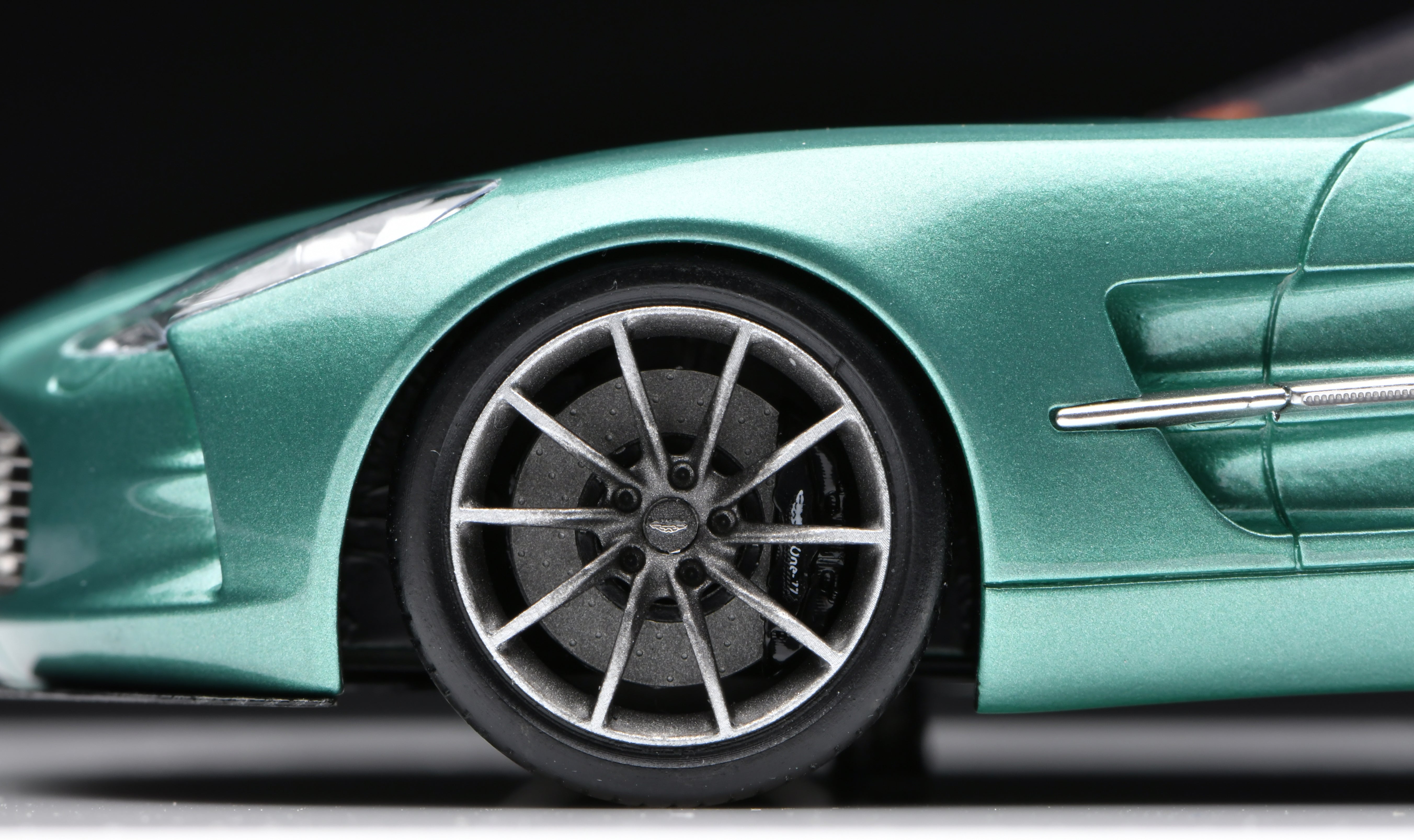 1:43 Figart Aston Martin ONE-77 Green Pearl – Venom Model