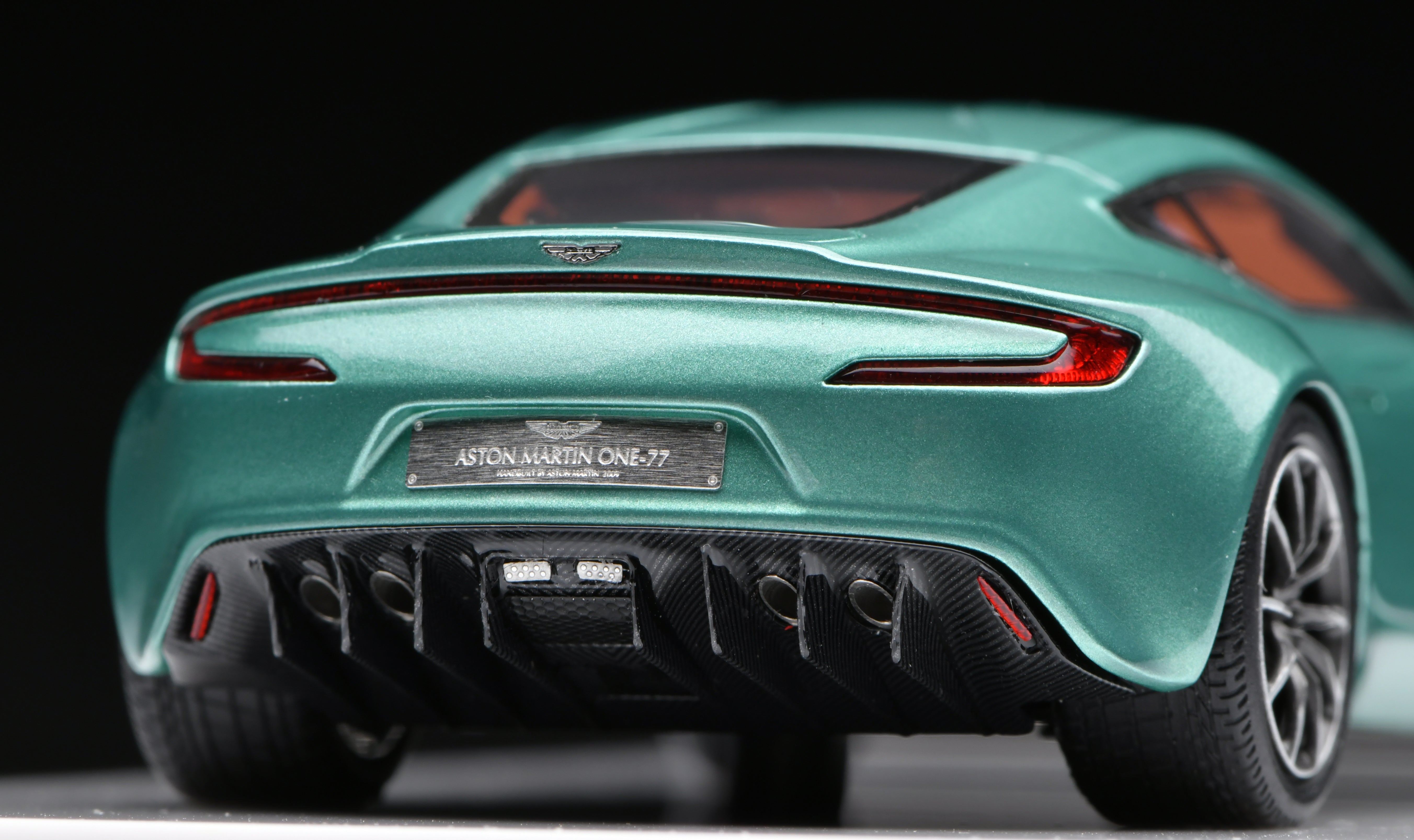 1:43 Figart Aston Martin ONE-77 Green Pearl – Venom Model