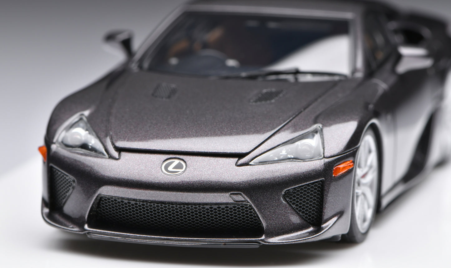 1:43 MakeUp Lexus LFA 2010 Bwown Stone AXELLWORKS EM573 AX1