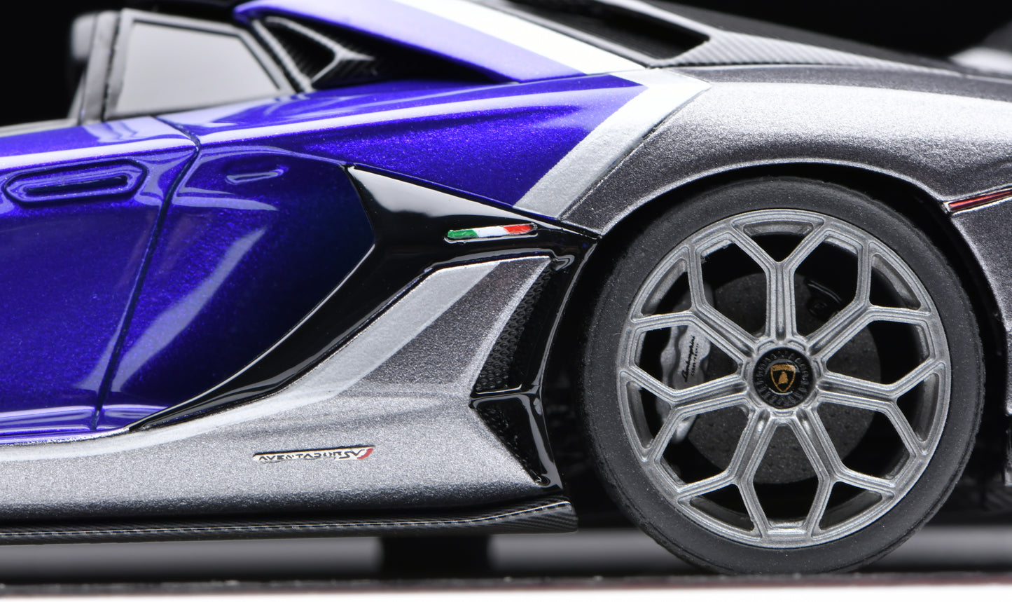 1:43 MakeUp Lamborghini Aventador SVJ Roadster Ad Personam 2tone Paint EM669C