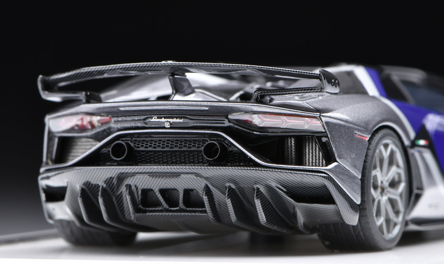 1:43 MakeUp Lamborghini Aventador SVJ Roadster Ad Personam 2tone Paint EM669C