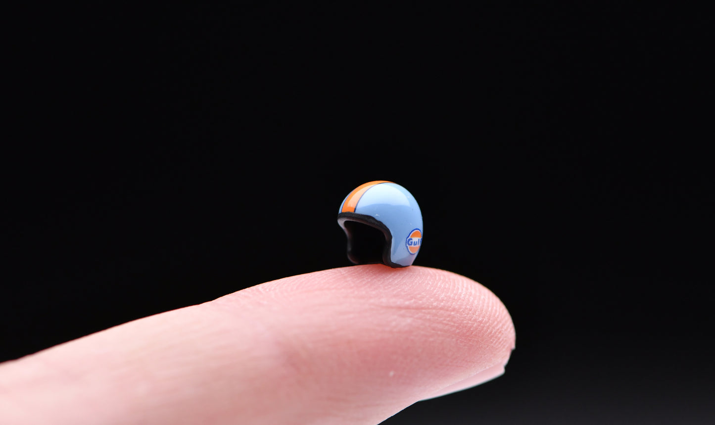 1:43 MakeUp Porsche 918 Spyder Weissach Package GULF (Rear Wing Up) with Gulf Helmet EM812B