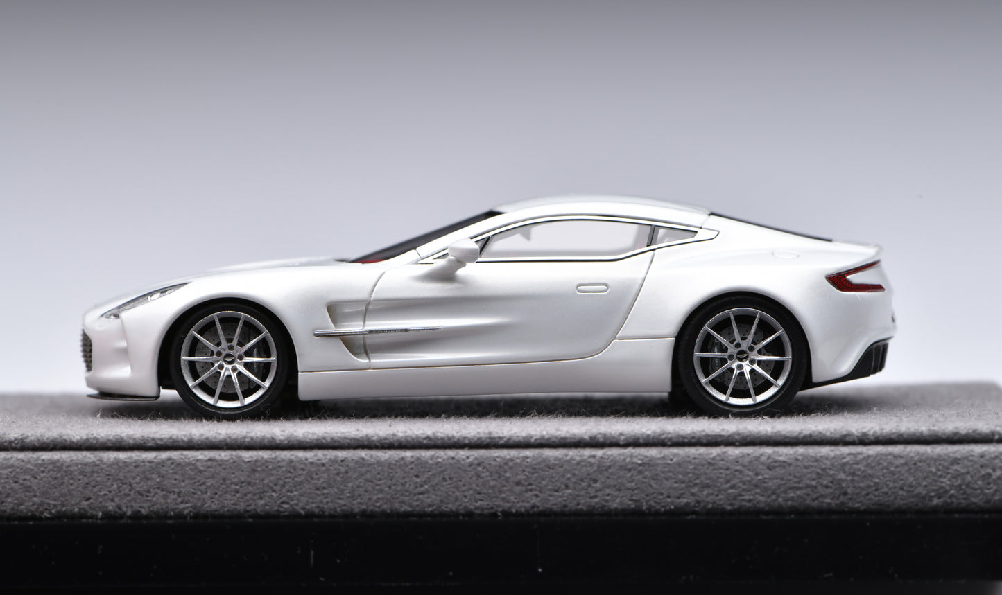 1:64 Figart Aston Martini ONE-77 Morning Frost White