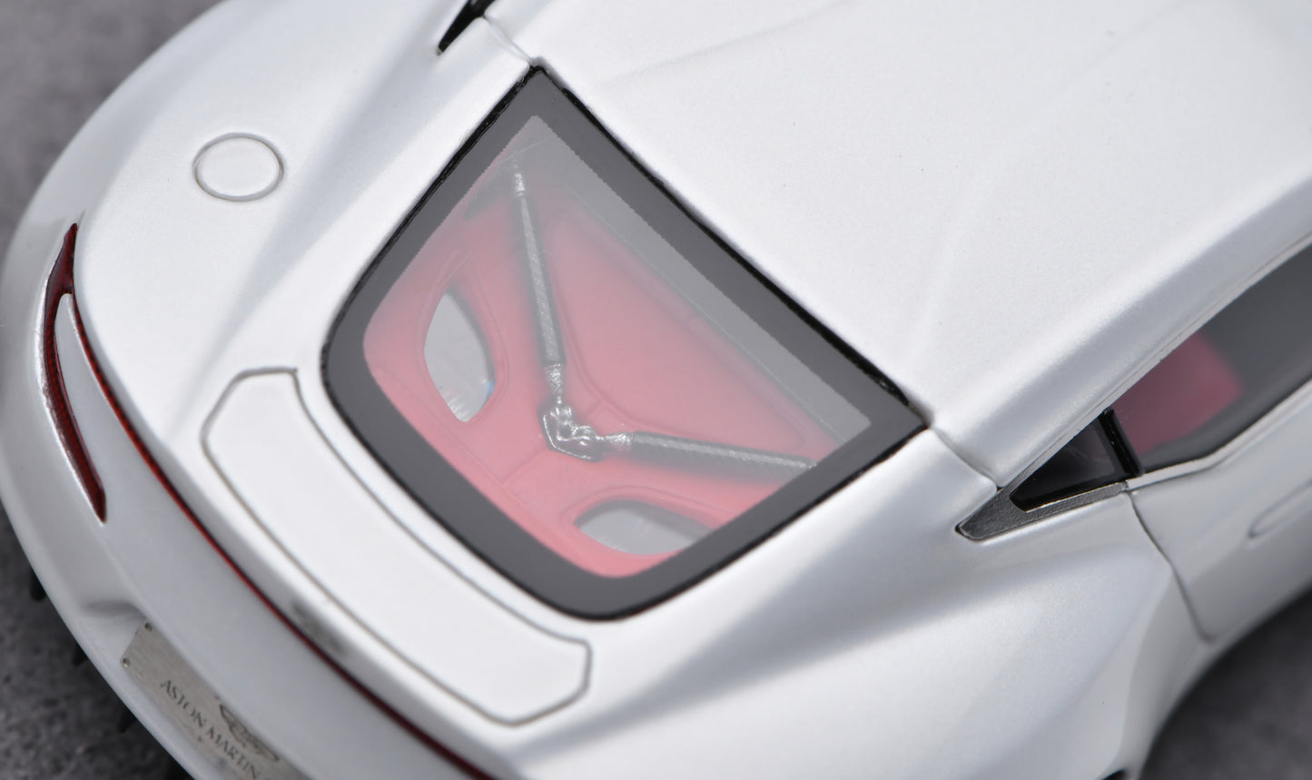 1:64 Figart Aston Martini ONE-77 Morning Frost White