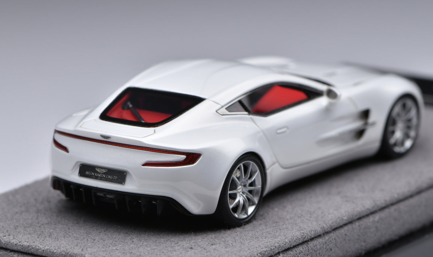 1:64 Figart Aston Martini ONE-77 Morning Frost White