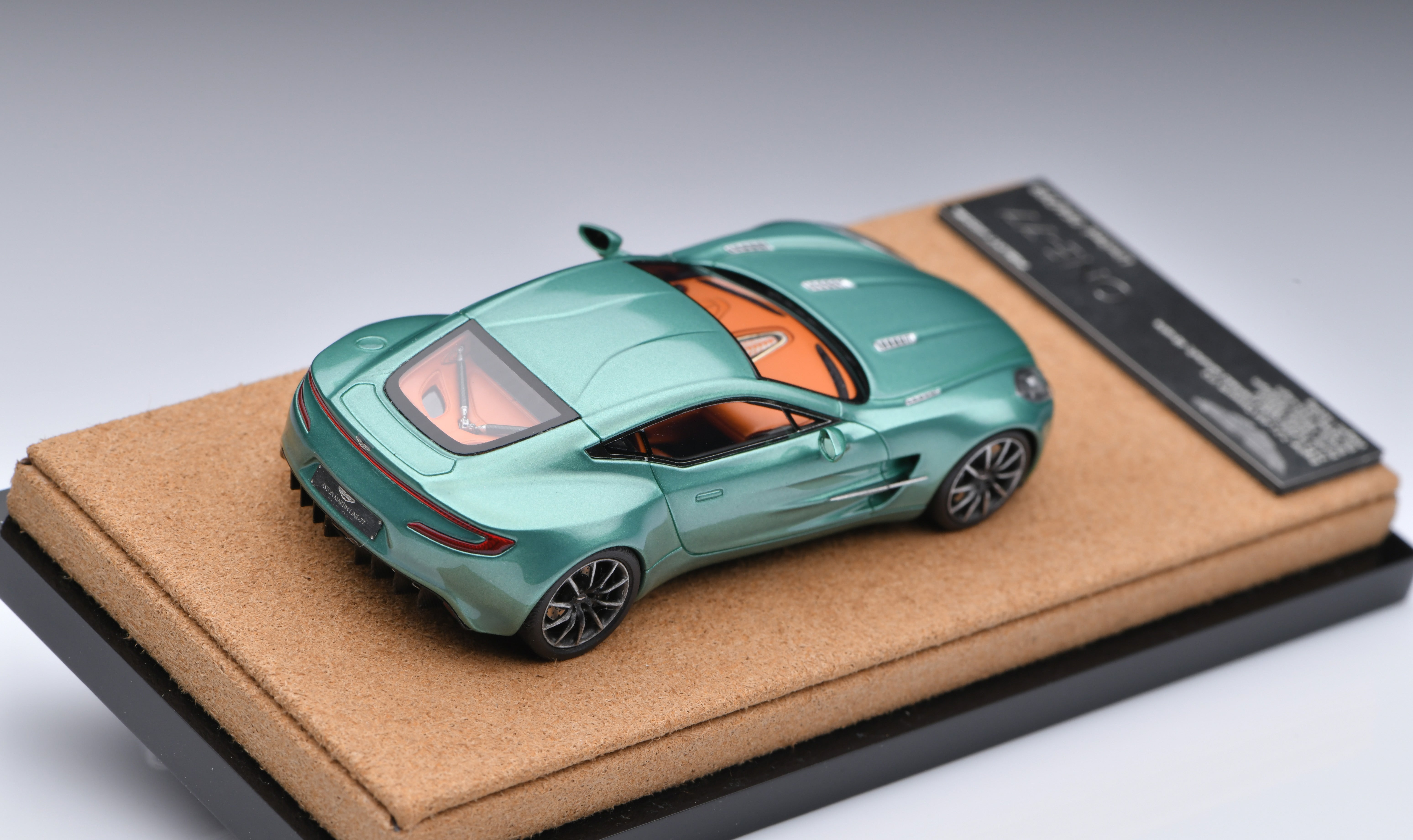 1:64 Figart Aston Martini ONE-77 Green Pearl – Venom Model