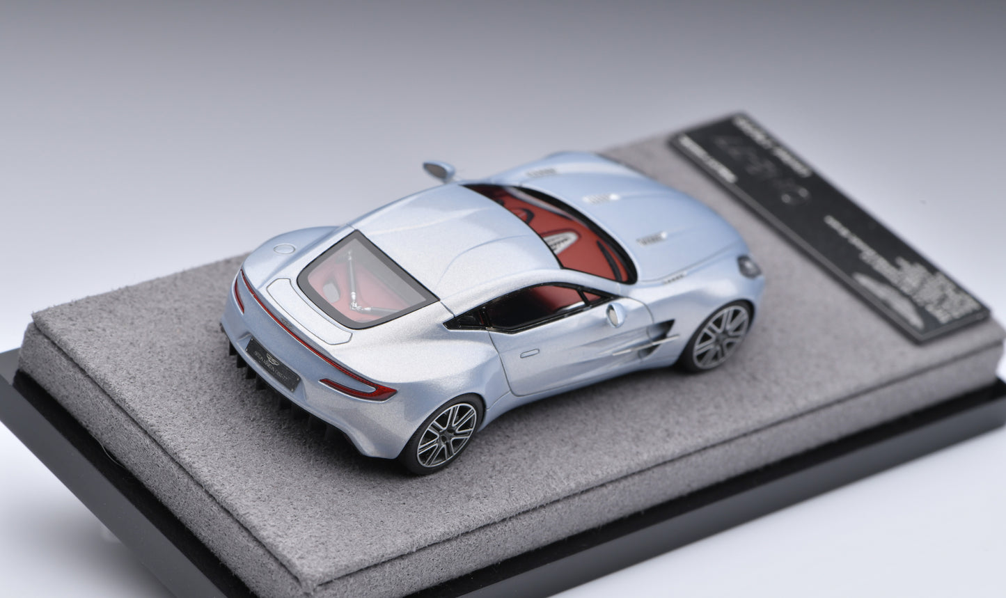 1:64 Figart Aston Martini ONE-77 Mako Blue
