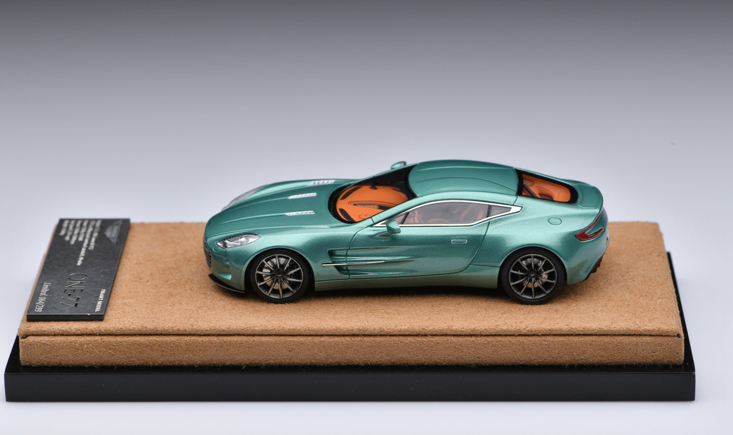1:64 Figart Aston Martini ONE-77 Green Pearl