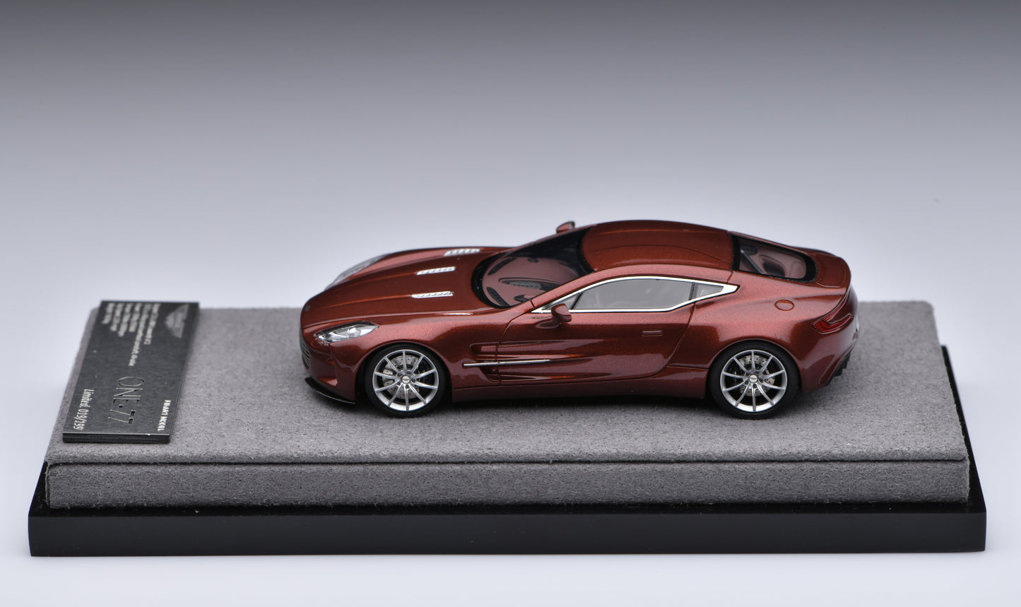 1:64 Figart Aston Martini ONE-77 Bridgewater Bronze