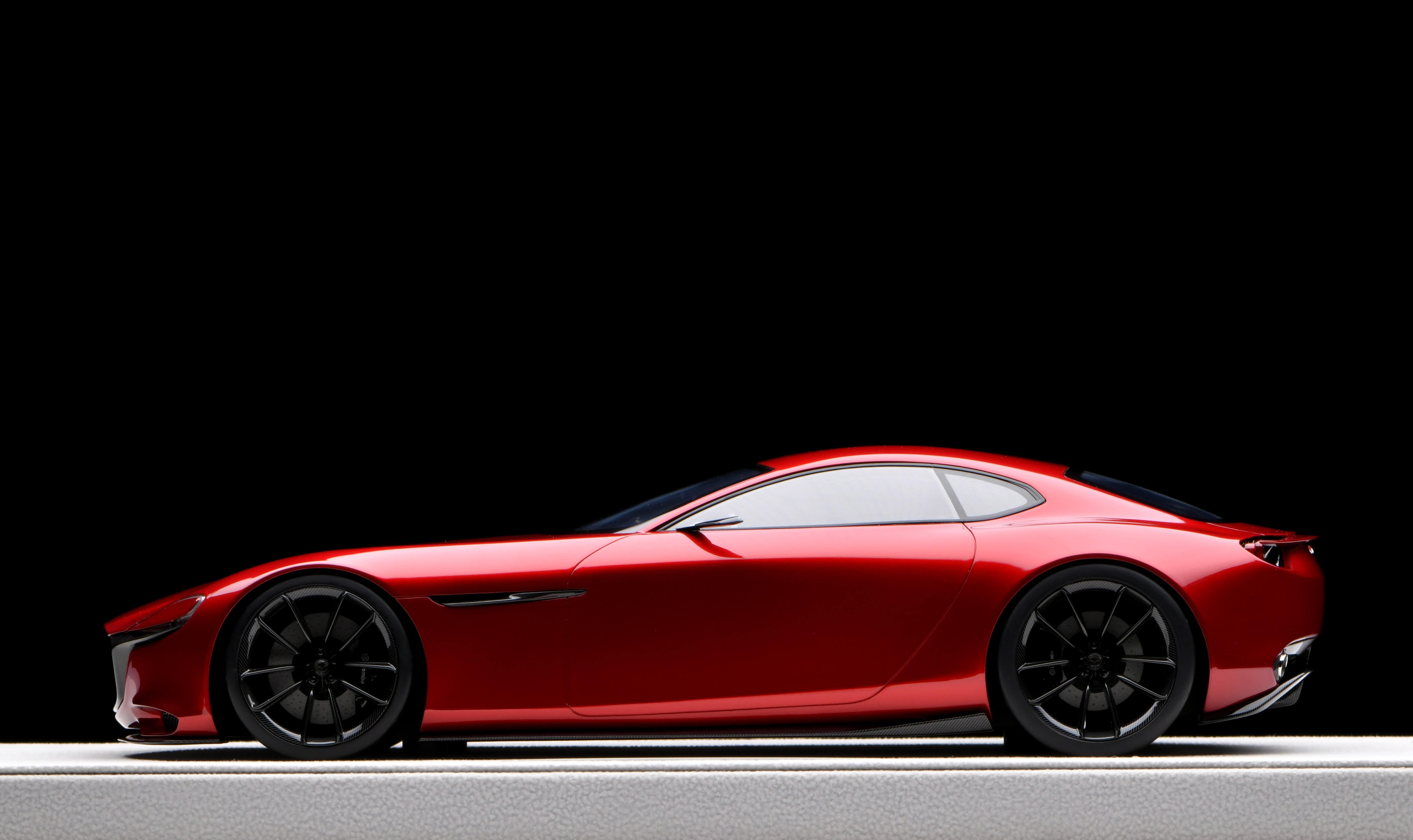 1:18 MakeUp Mazda RX-VISION 2015 EML023 – Venom Model