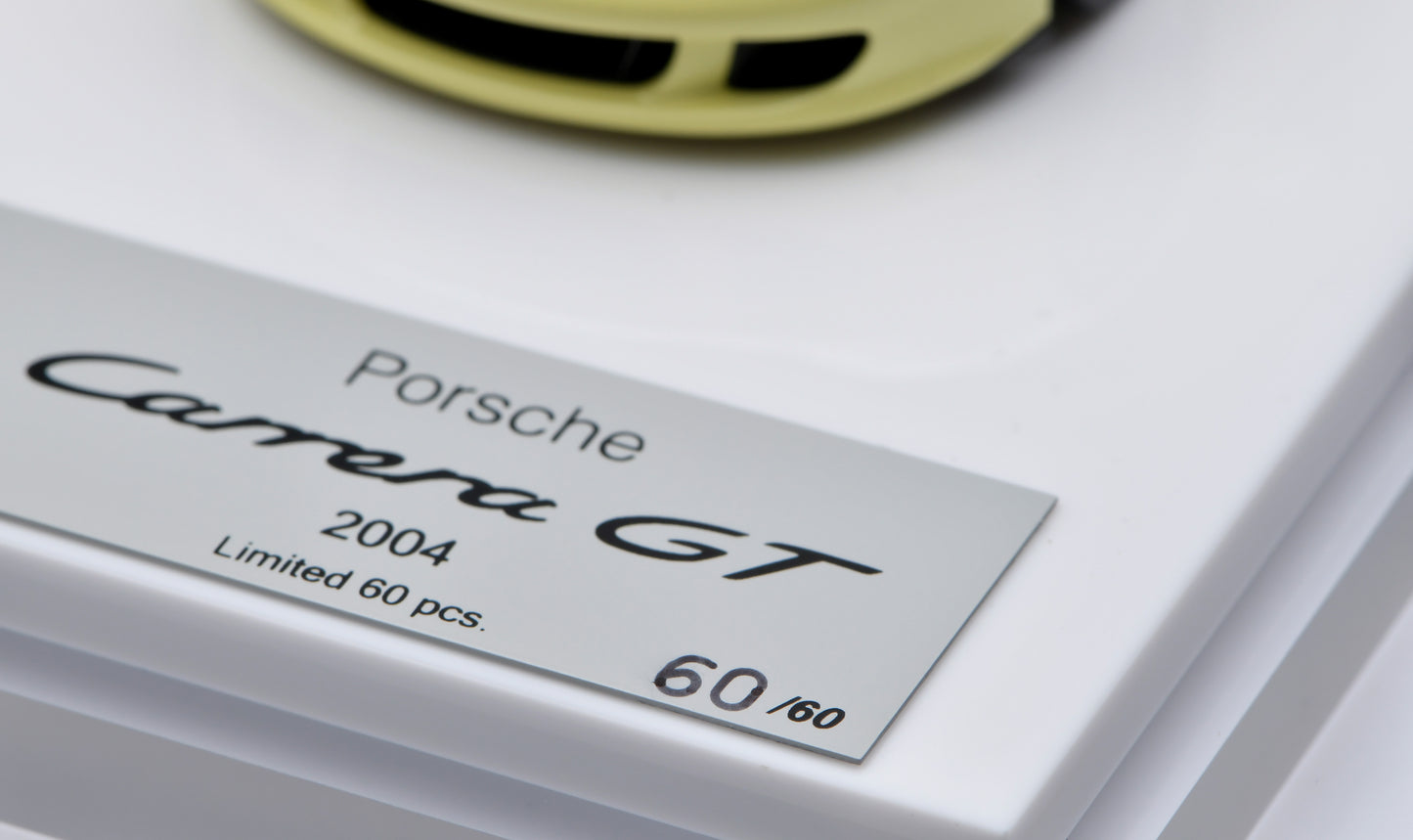 1:43 MakeUp Porsche Carrera GT(Rear wing up) Condor Yellow EM567I