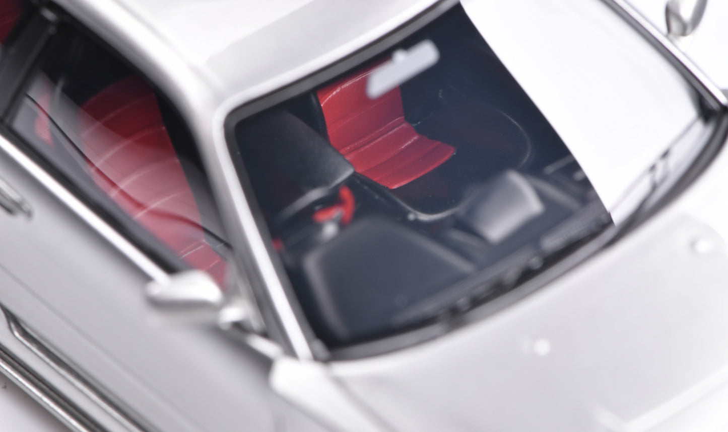 1:43 MakeUp Nissan  NISMO R34 GT-R Z-Tune Silver EM396A