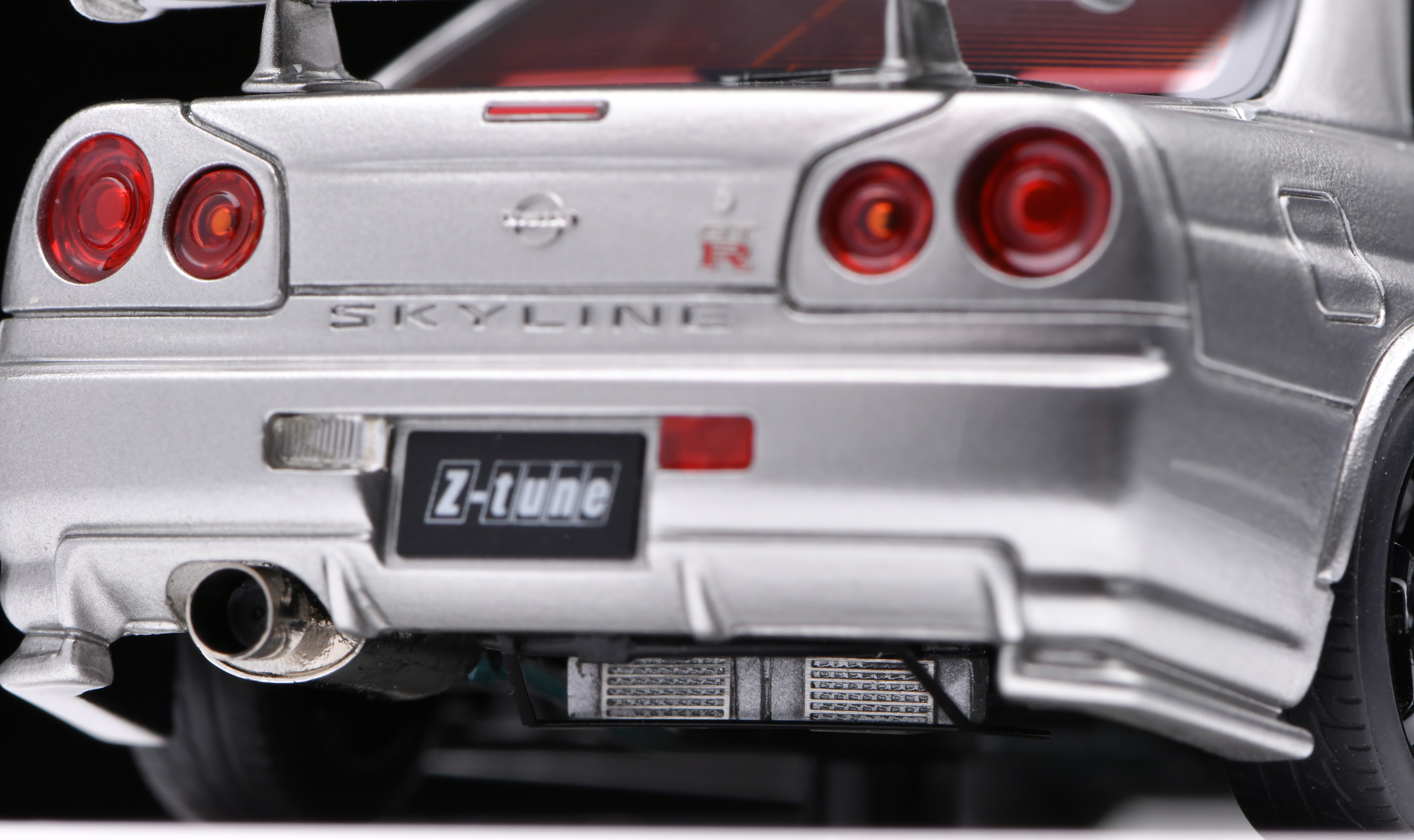 1:43 MakeUp Nissan NISMO R34 GT-R Z-Tune Silver EM396A – Venom Model