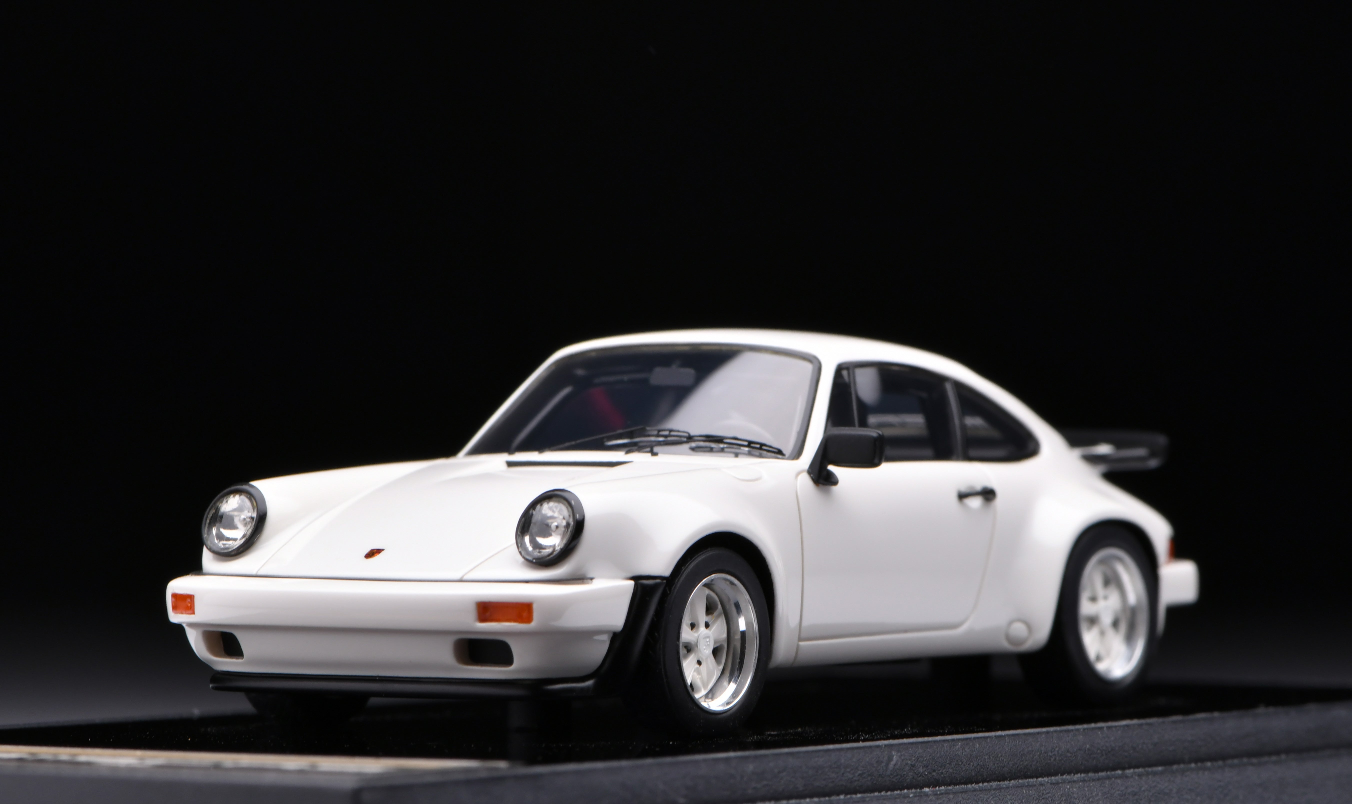 1:43 MakeUp Porsche 911 SC RS 1984 White VM090 – Venom Model