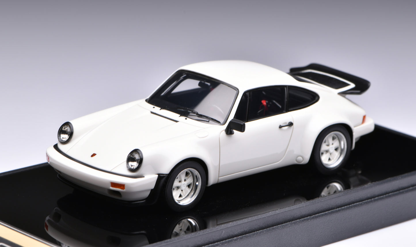 1:43 MakeUp Porsche 911 SC RS 1984 White VM090